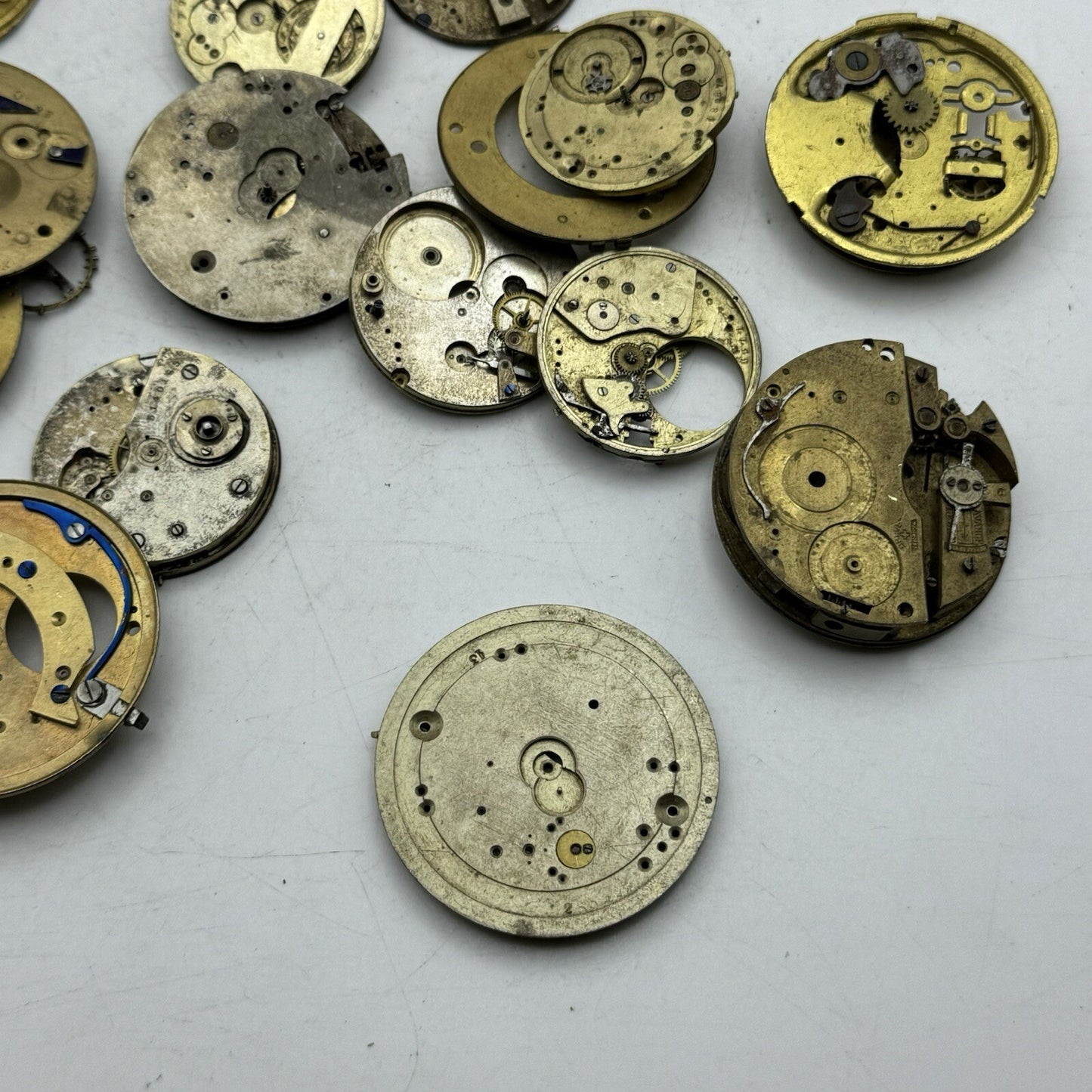 650 Grams Job Lot Of Pocket Watch Movements Parts For Spares / Repairs / Parts