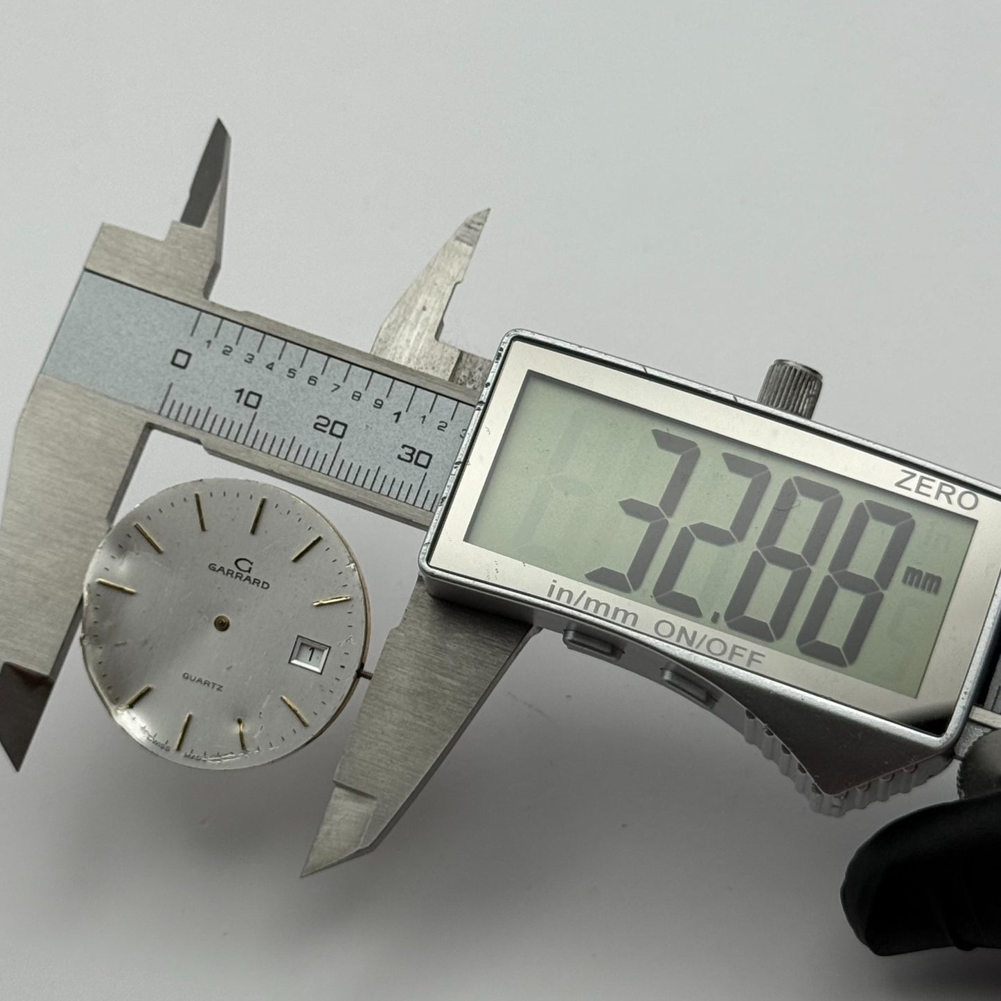 ETA 555.115 Quartz Watch Movement Garrard Date Vintage Swiss Parts Repair 31.5mm