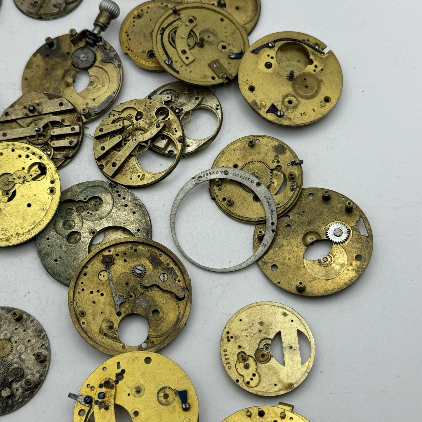 630 Grams Job Lot Of Pocket Watch Movements Parts For Spares / Repairs / Parts