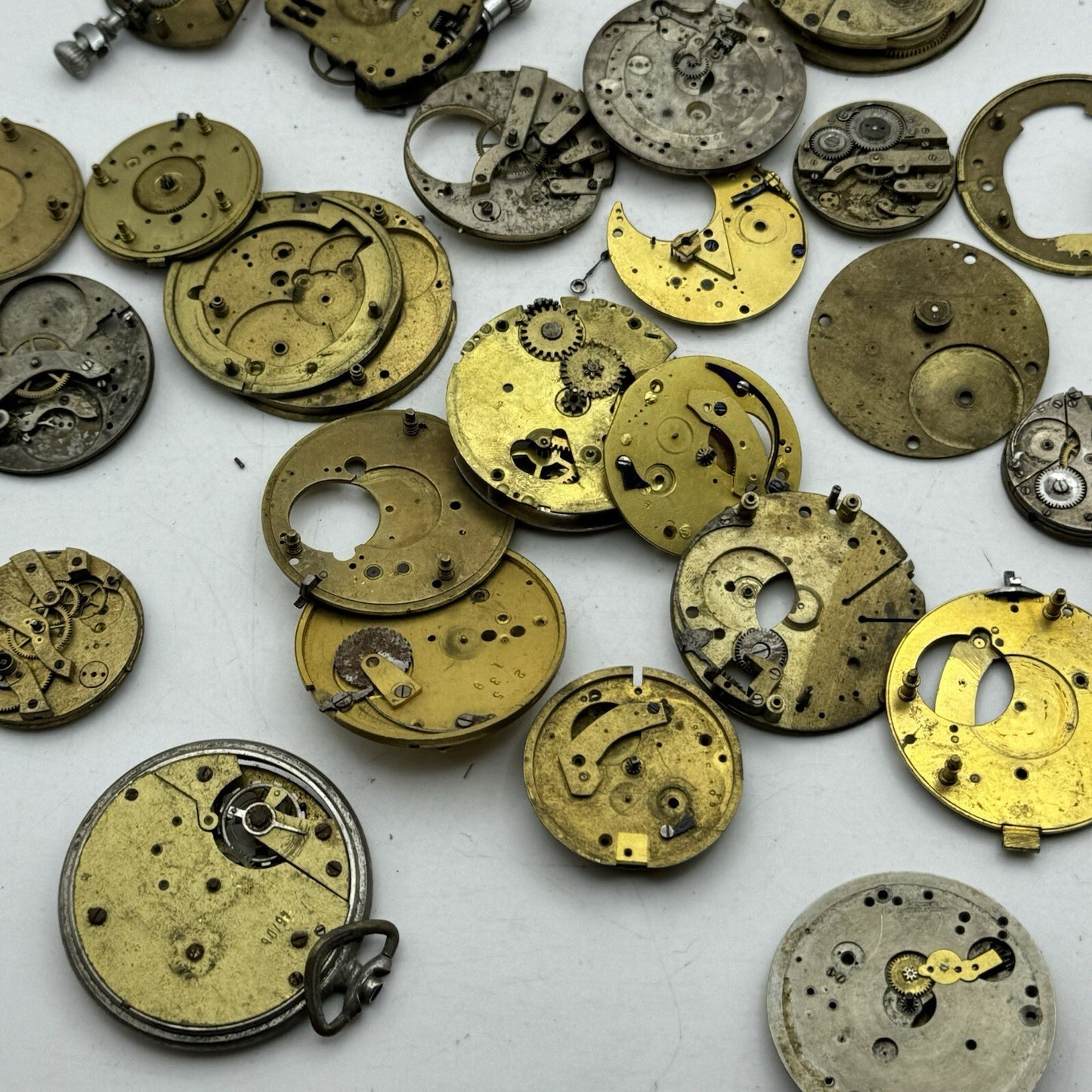 510 Grams Job Lot Of Pocket Watch Movements Parts For Spares / Repairs / Parts