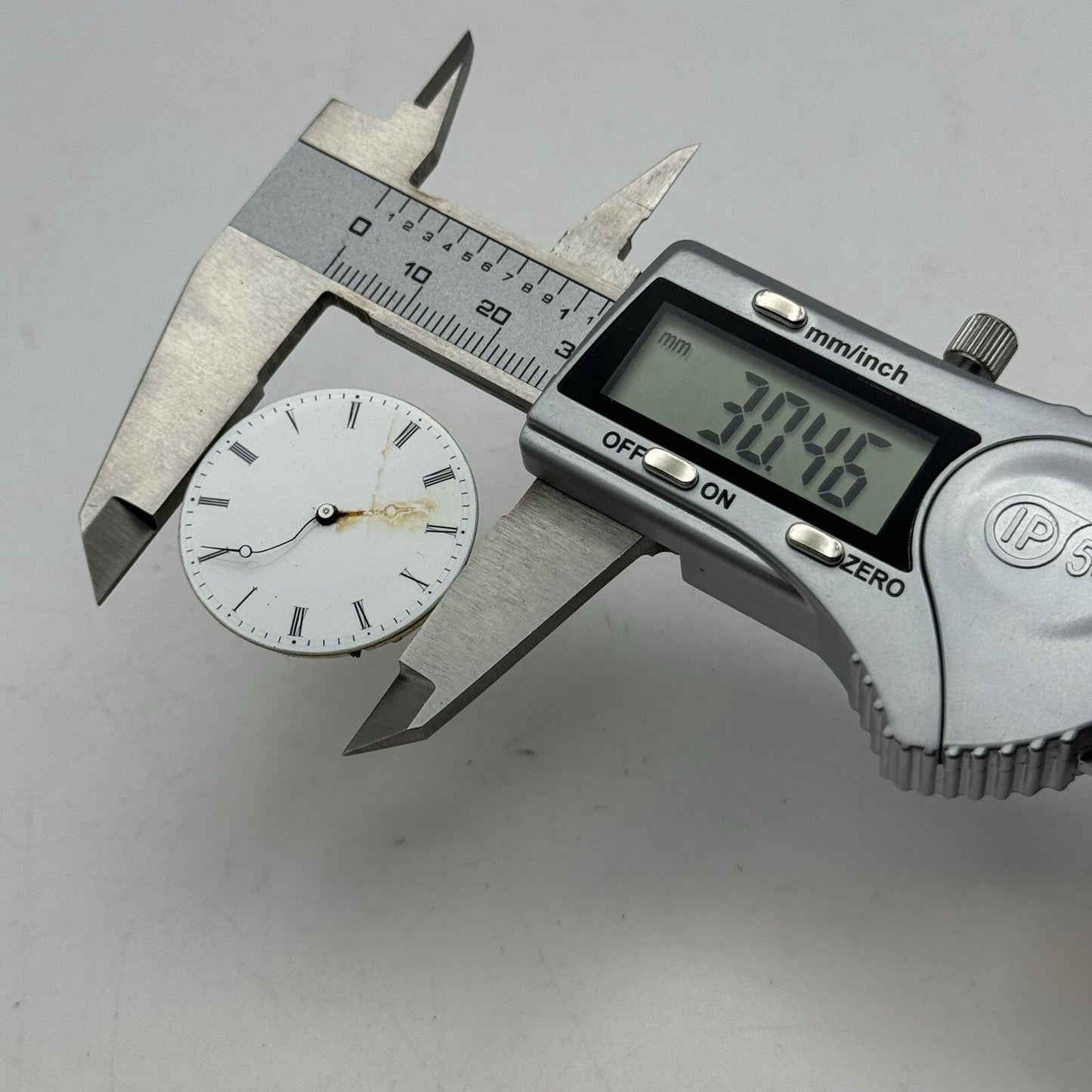 30.4mm Antique White Porcelain Dial Cylinder Watch Movement FOR PARTS