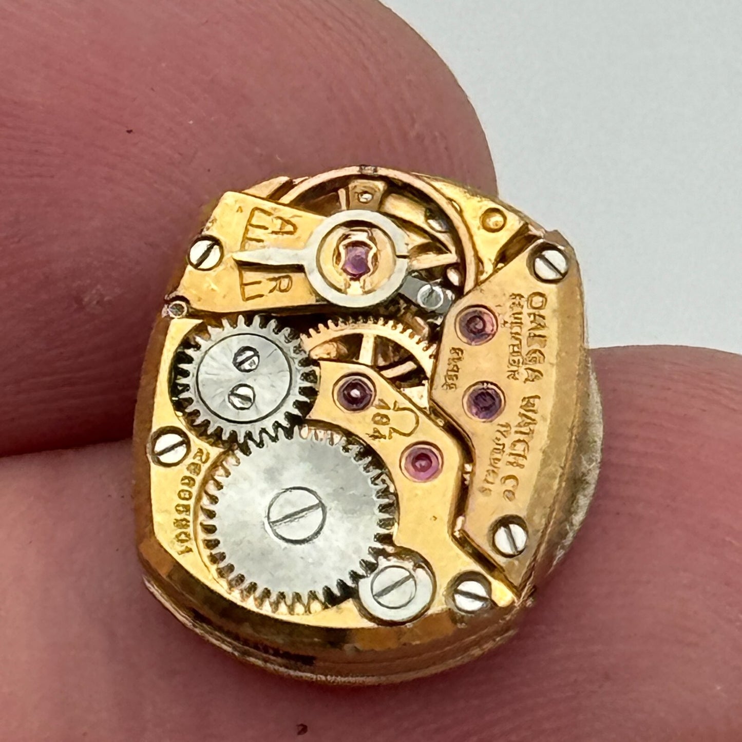 12.5mm Ladies Omega Cal 484 Manual Wind Watch Movement Swiss Vintage PARTS SPARE