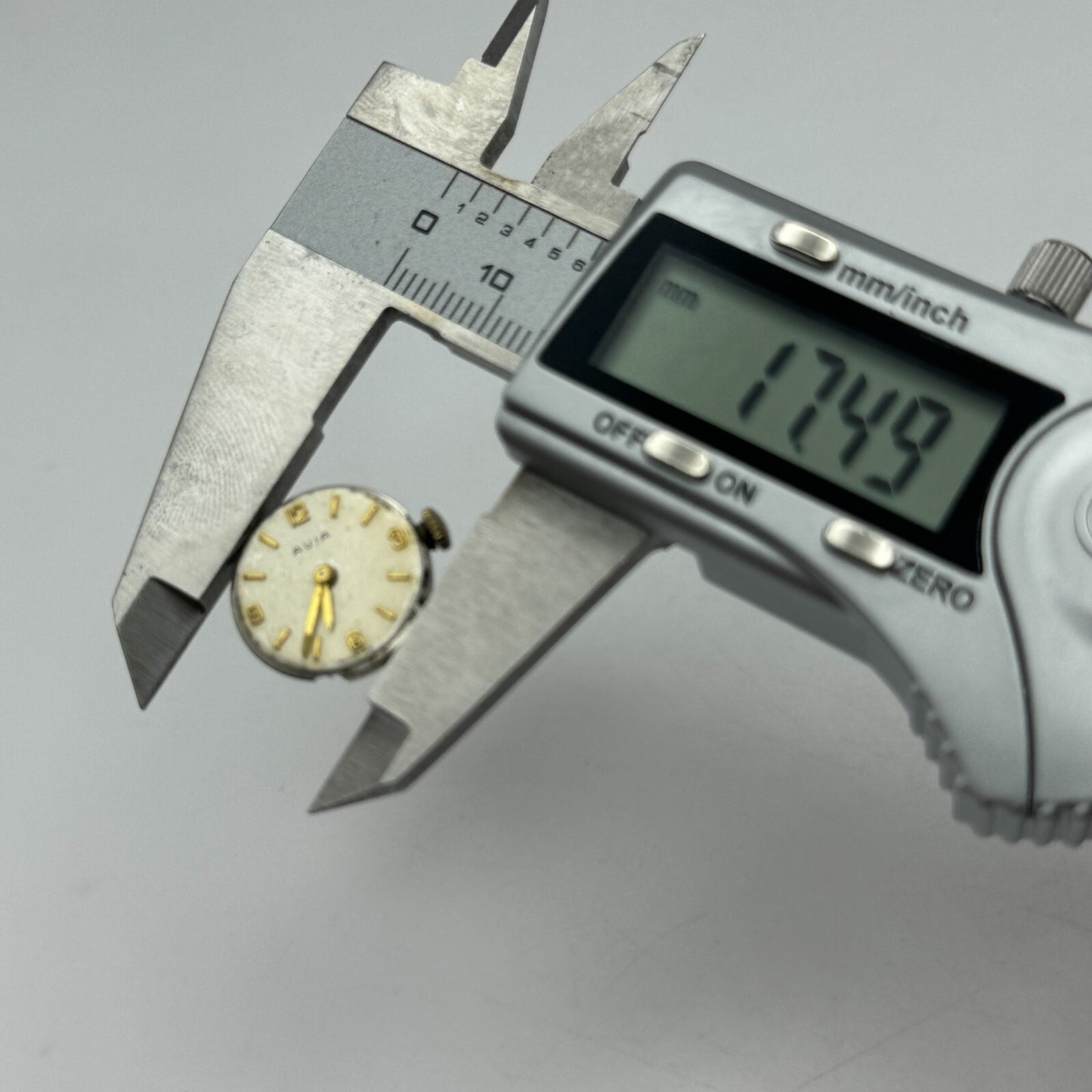 17.5mm Ladies Avia Felsa F 4023 Manual Wind Watch Movement Swiss Vintage PARTS