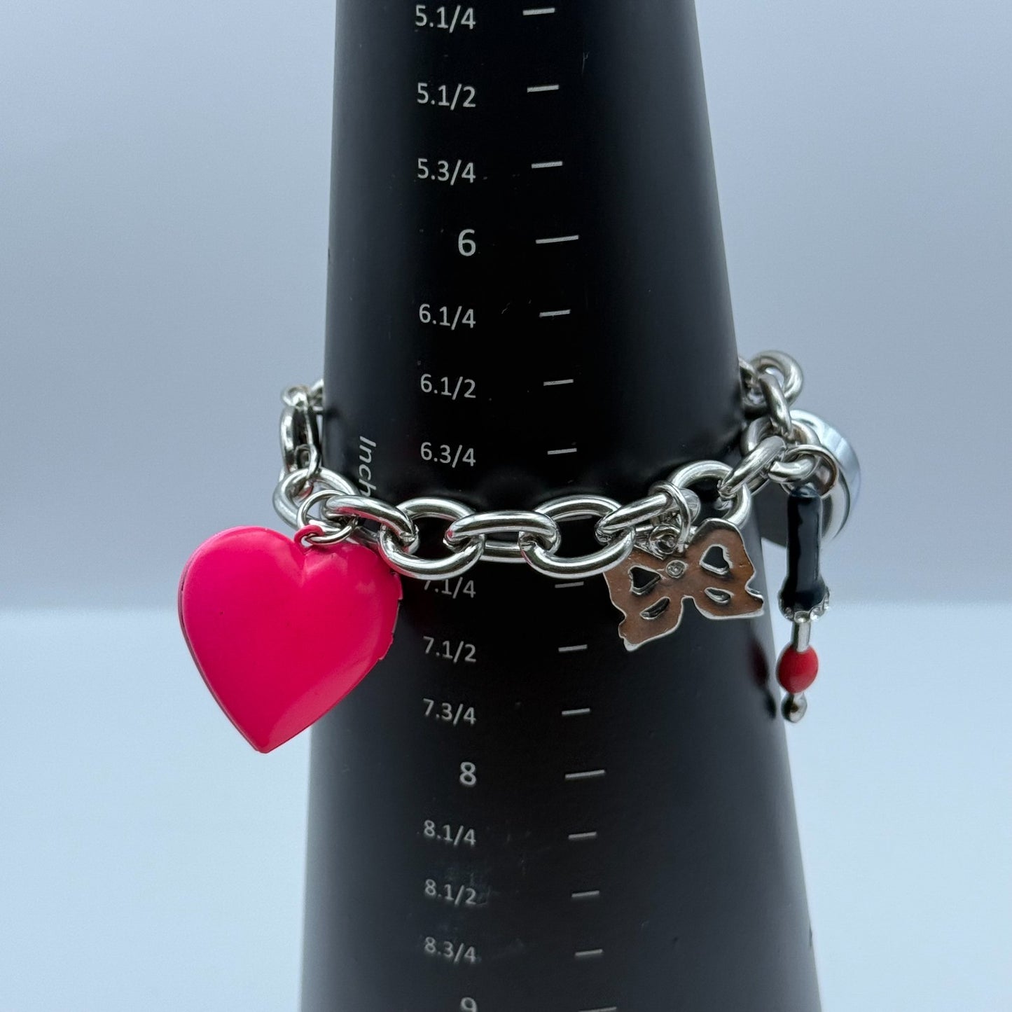 Ladies Quartz Watch Heart Dial Silver Tone Bracelet Stylish Charms Working 28mm