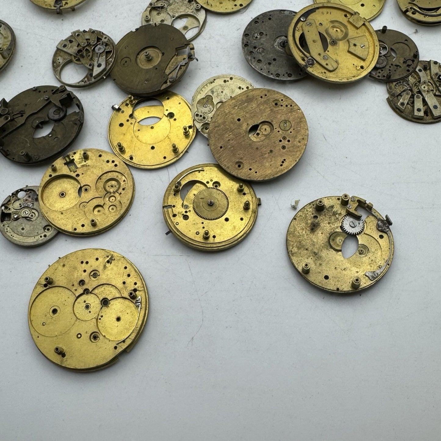 570 Grams Job Lot Of Pocket Watch Movements Parts For Spares / Repairs / Parts