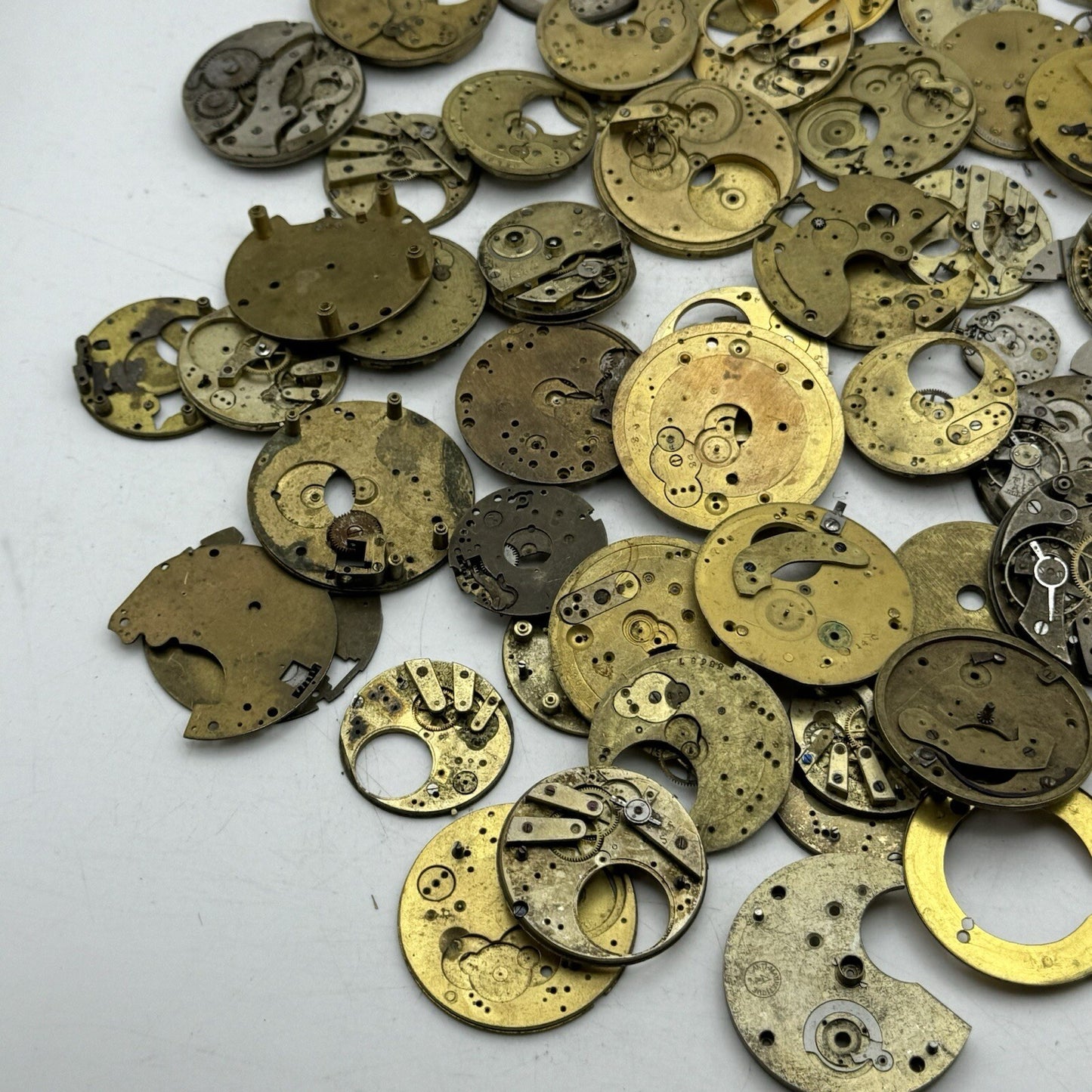 770 Grams Job Lot Of Pocket Watch Movements Parts For Spares / Repairs / Parts