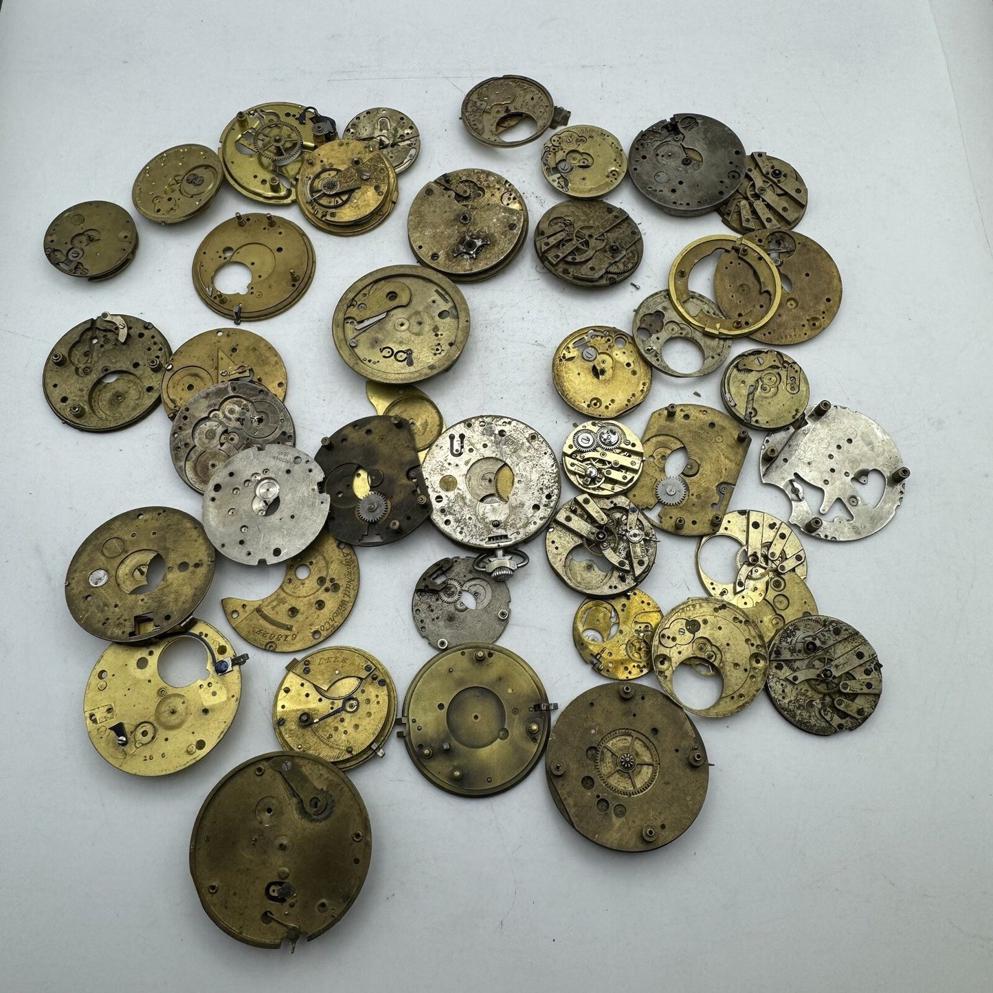 620 Grams Job Lot Of Pocket Watch Movements Parts For Spares / Repairs / Parts
