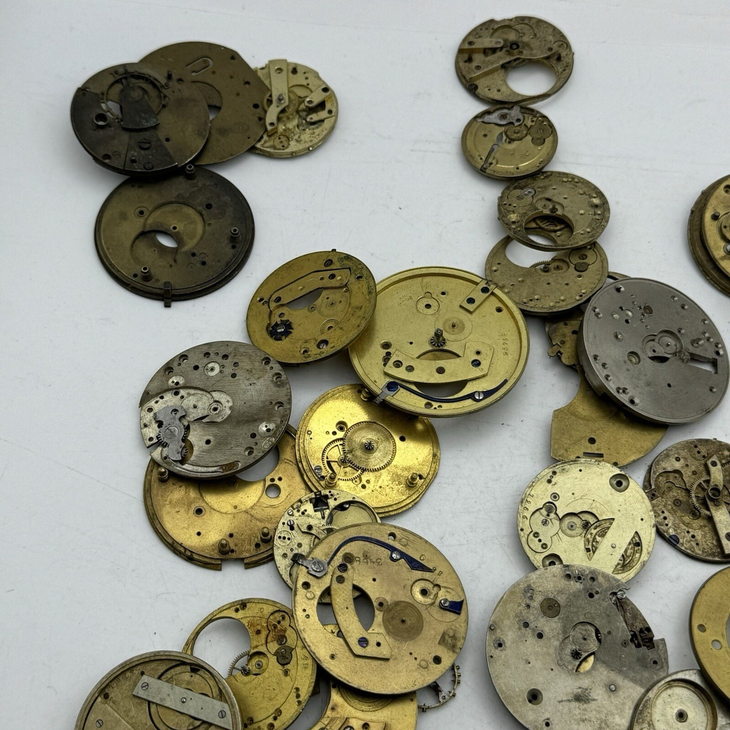 650 Grams Job Lot Of Pocket Watch Movements Parts For Spares / Repairs / Parts