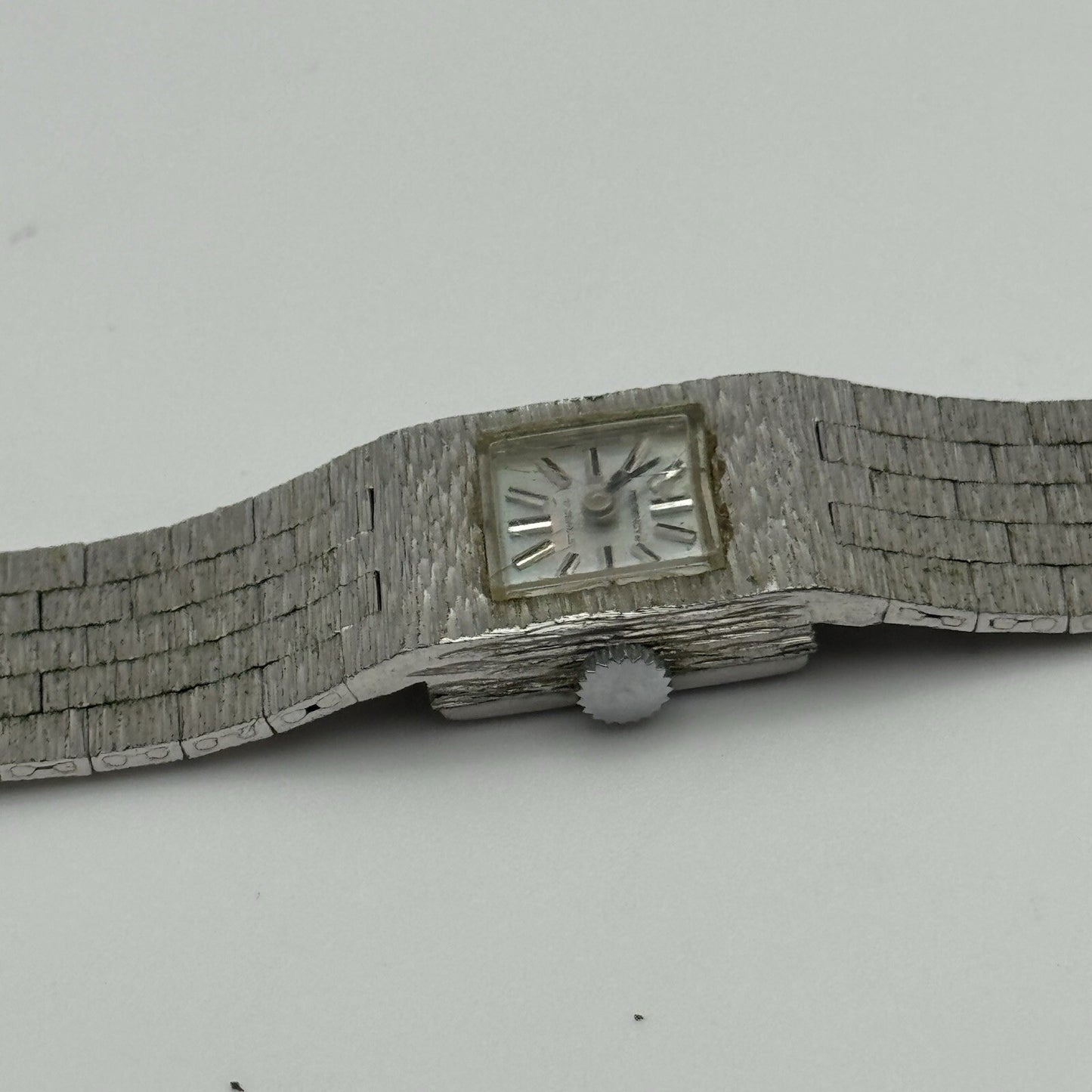 15mm WORKING Ladies Regency Silver Tone Bark Affect Manual Wind Vintage Watch