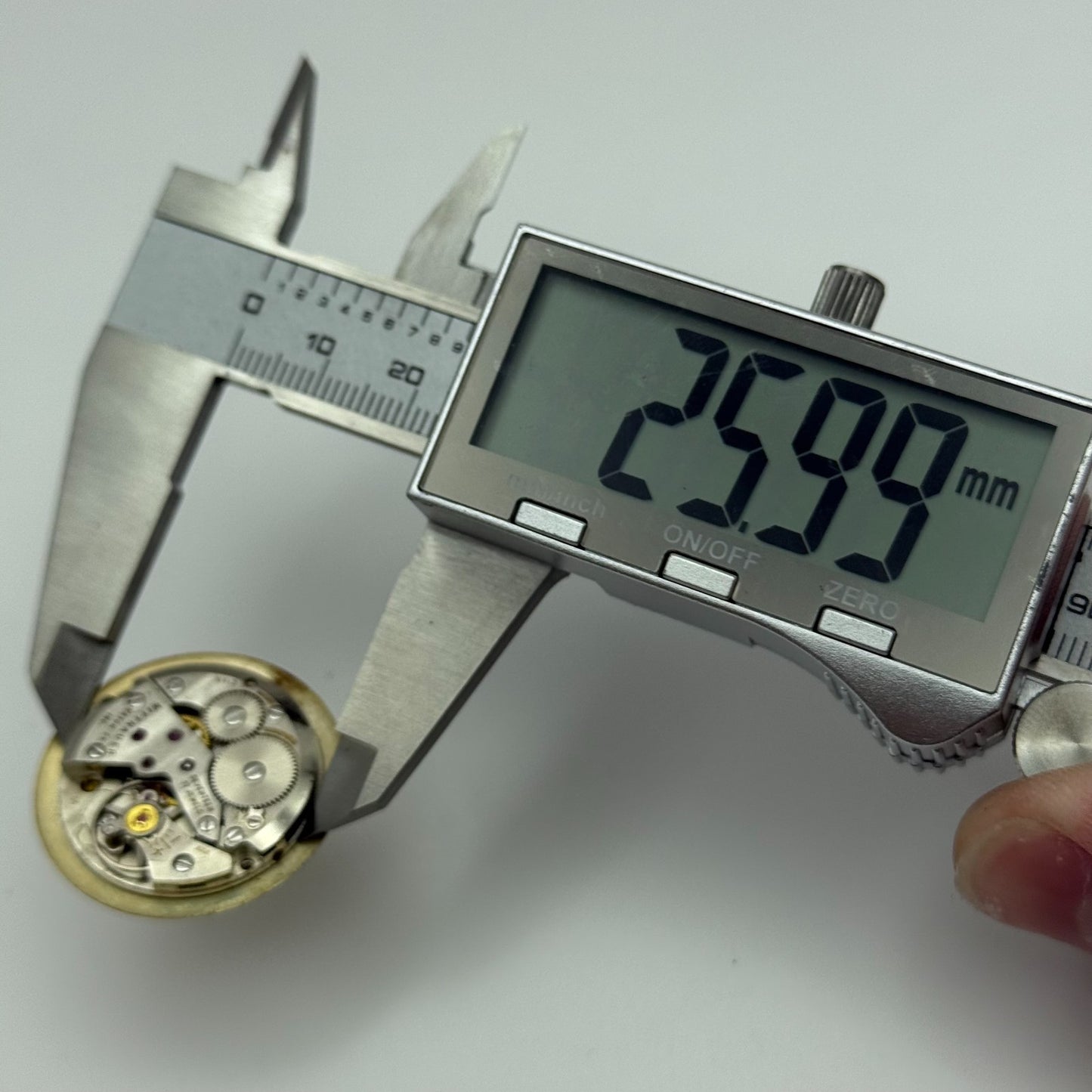 30.6mm Vintage Wittnauer C11K Manual Wind Watch Movement Swiss PARTS REPAIR