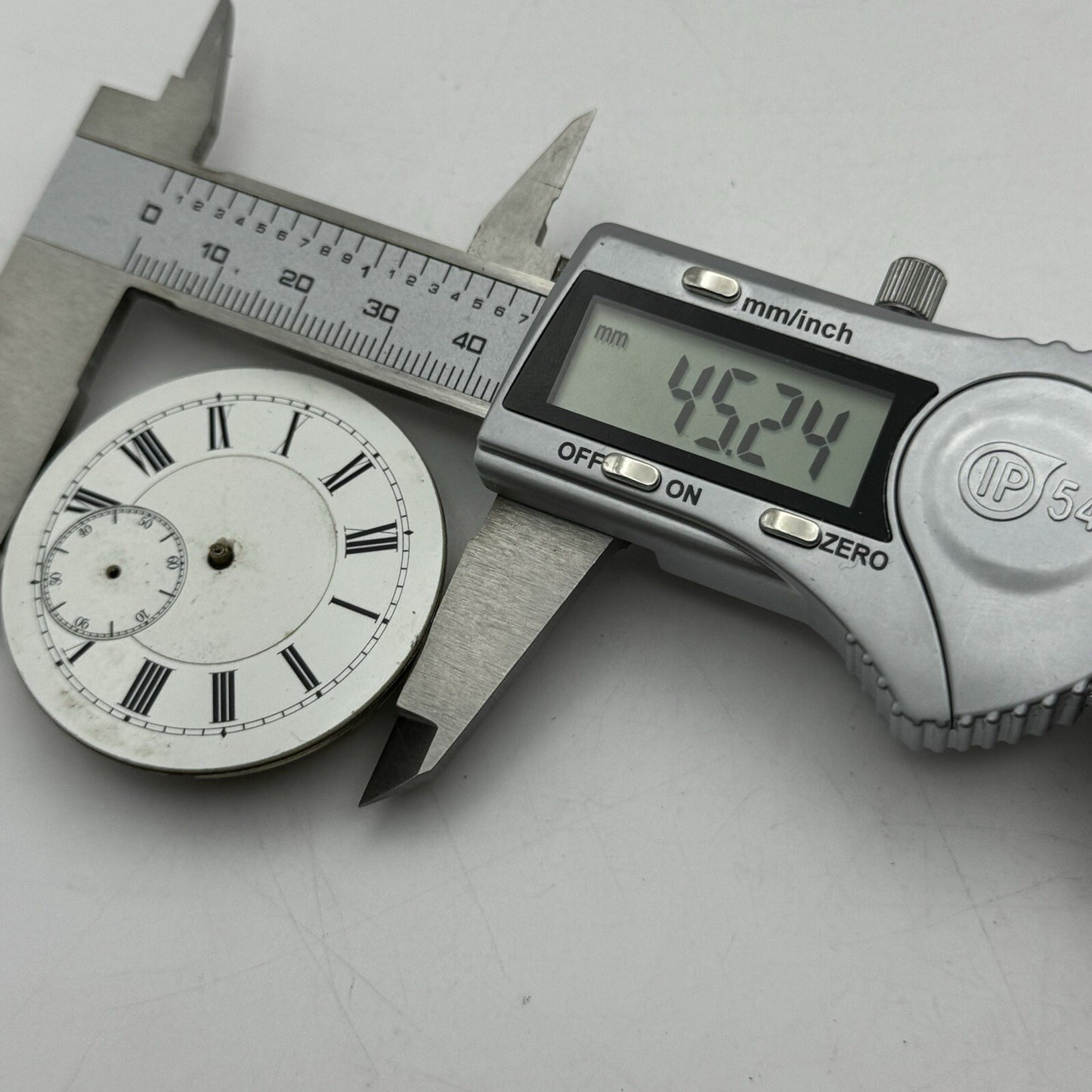 45.2mm Unidentified Pocket Watch Movement Roman Numerals Dial FOR PARTS