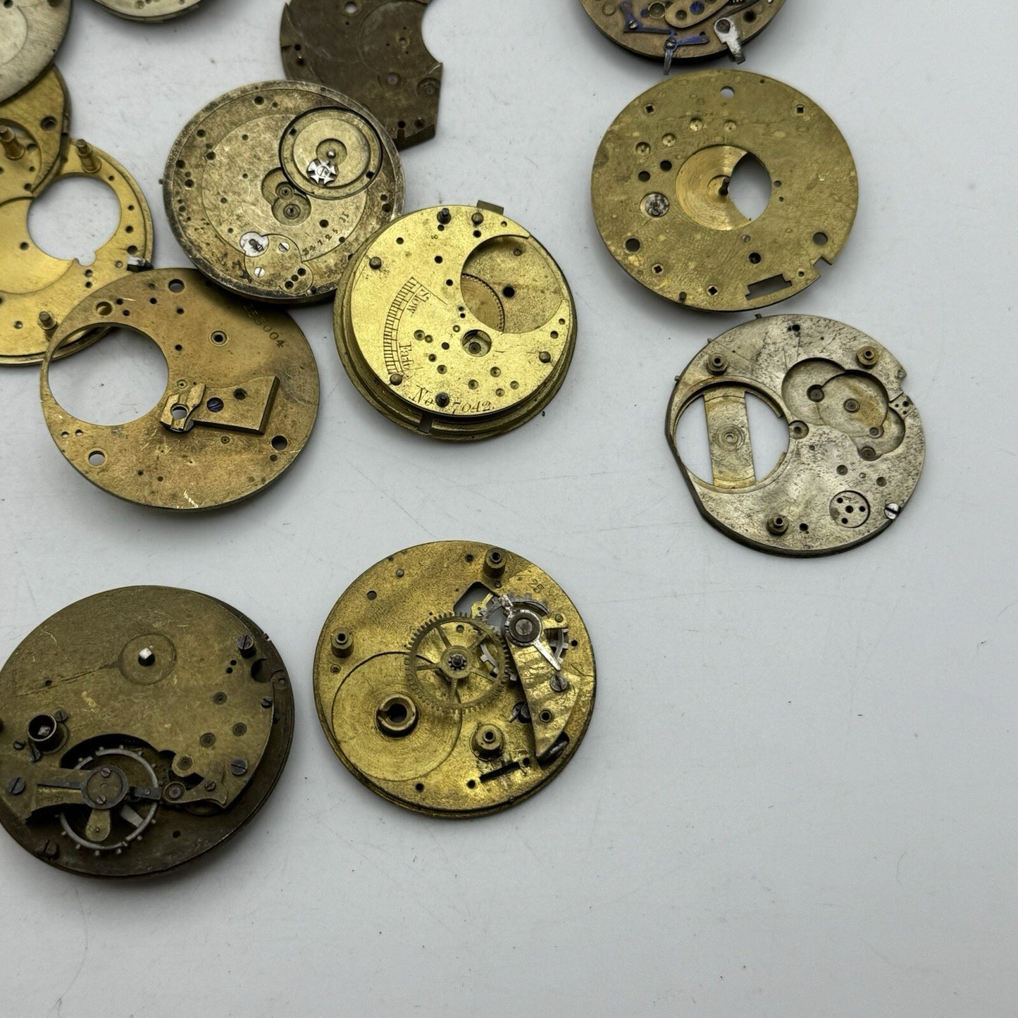 550 Grams Job Lot Of Pocket Watch Movements Parts For Spares / Repairs / Parts