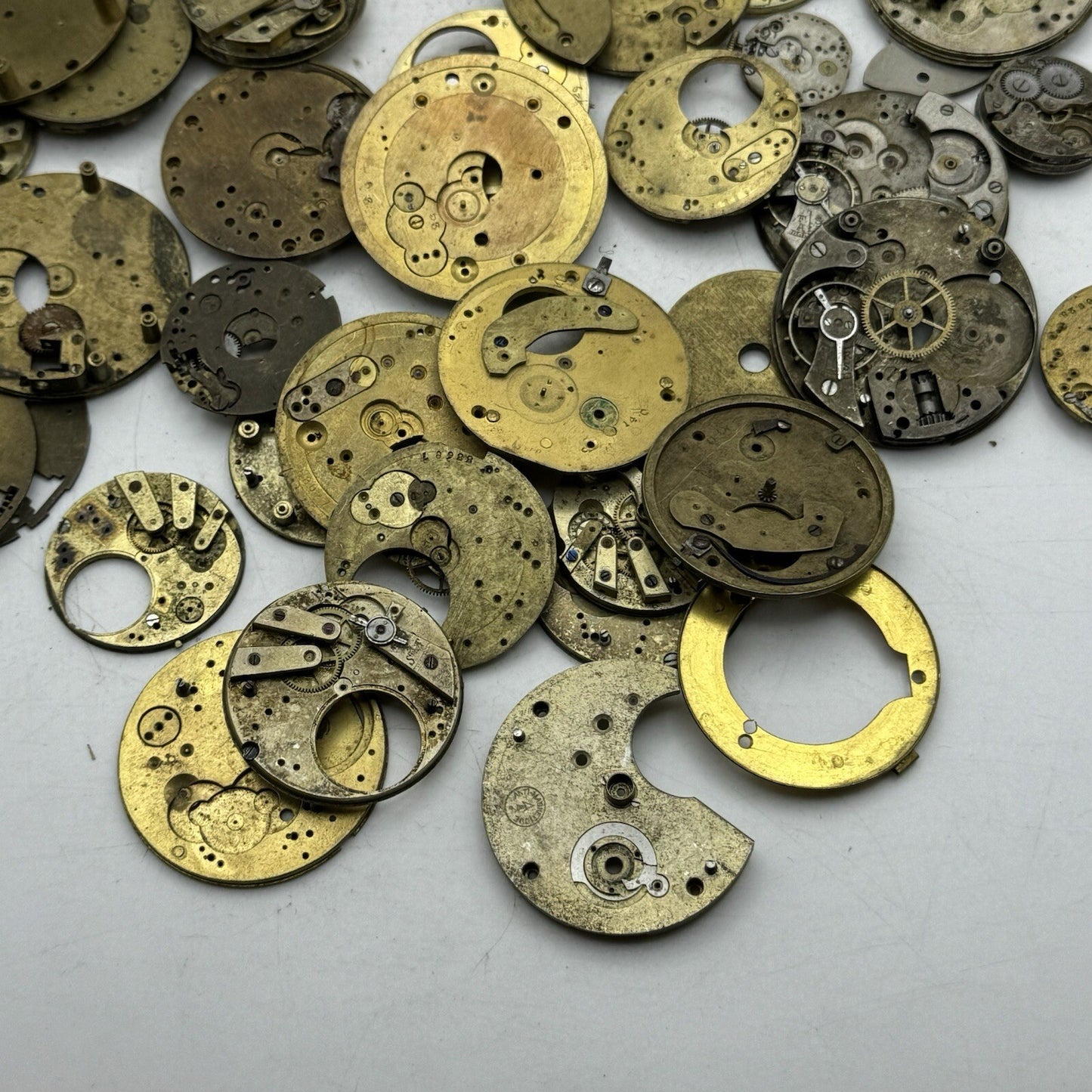 770 Grams Job Lot Of Pocket Watch Movements Parts For Spares / Repairs / Parts