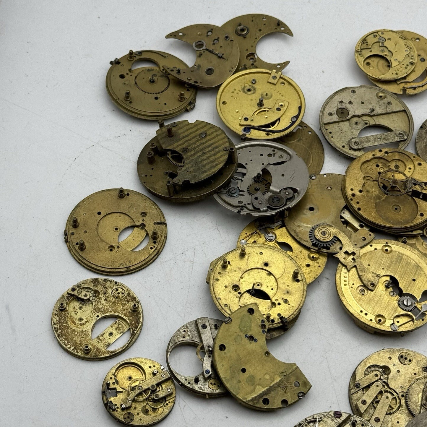 570 Grams Job Lot Of Pocket Watch Movements Parts For Spares / Repairs / Parts