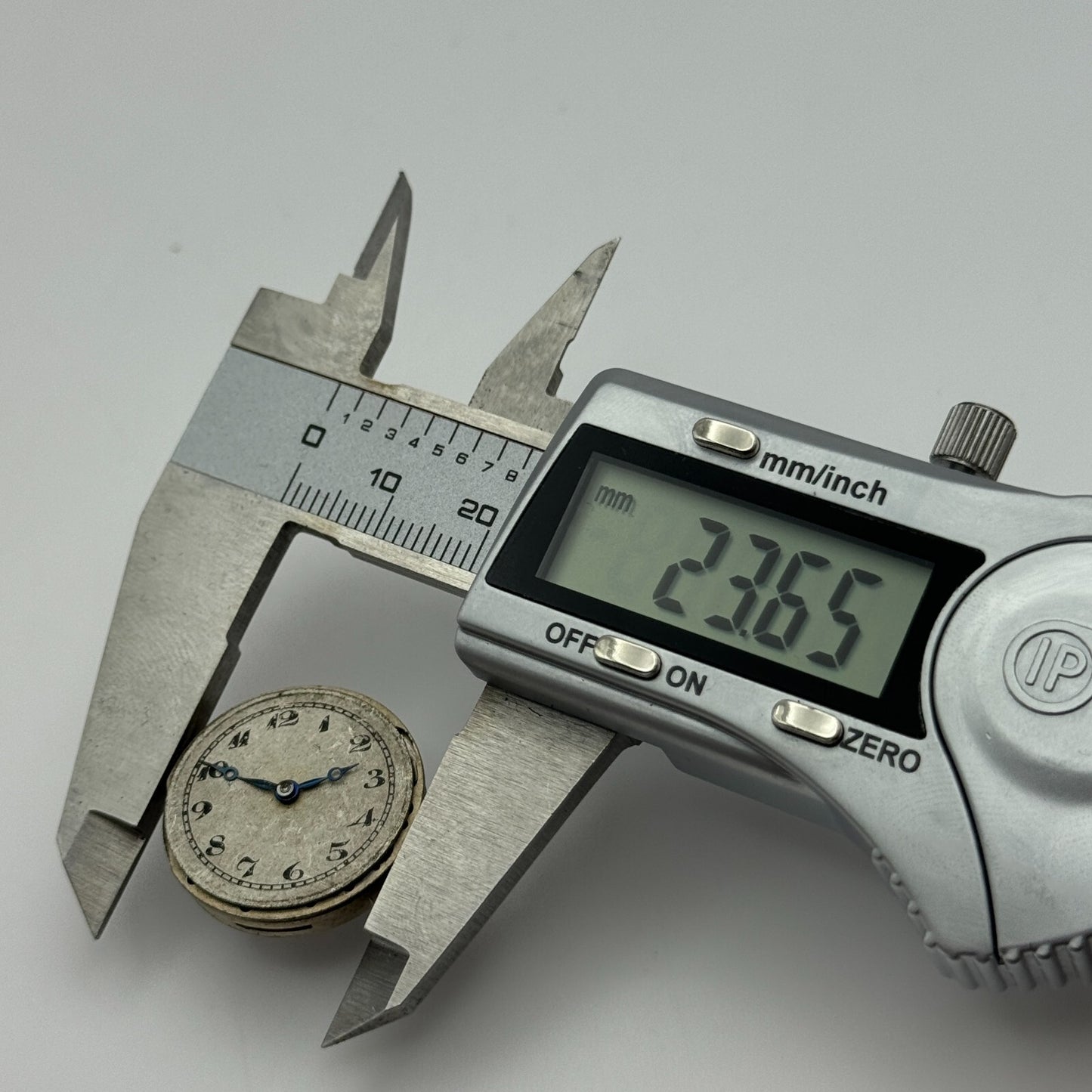 23.6mm Cyma Ref 030 Tavannes Manual Wind Watch Movement Swiss Vintage PARTS