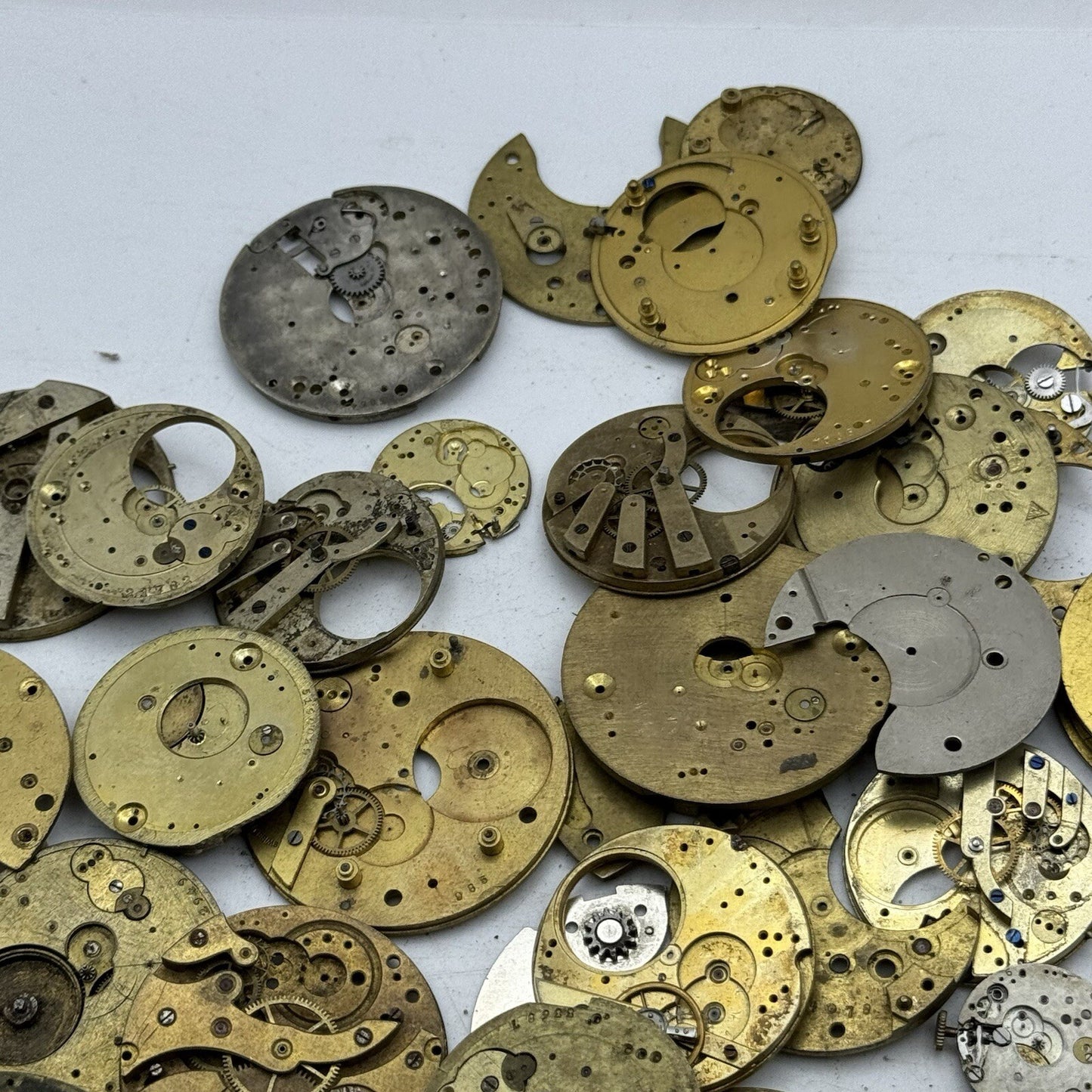 770 Grams Job Lot Of Pocket Watch Movements Parts For Spares / Repairs / Parts