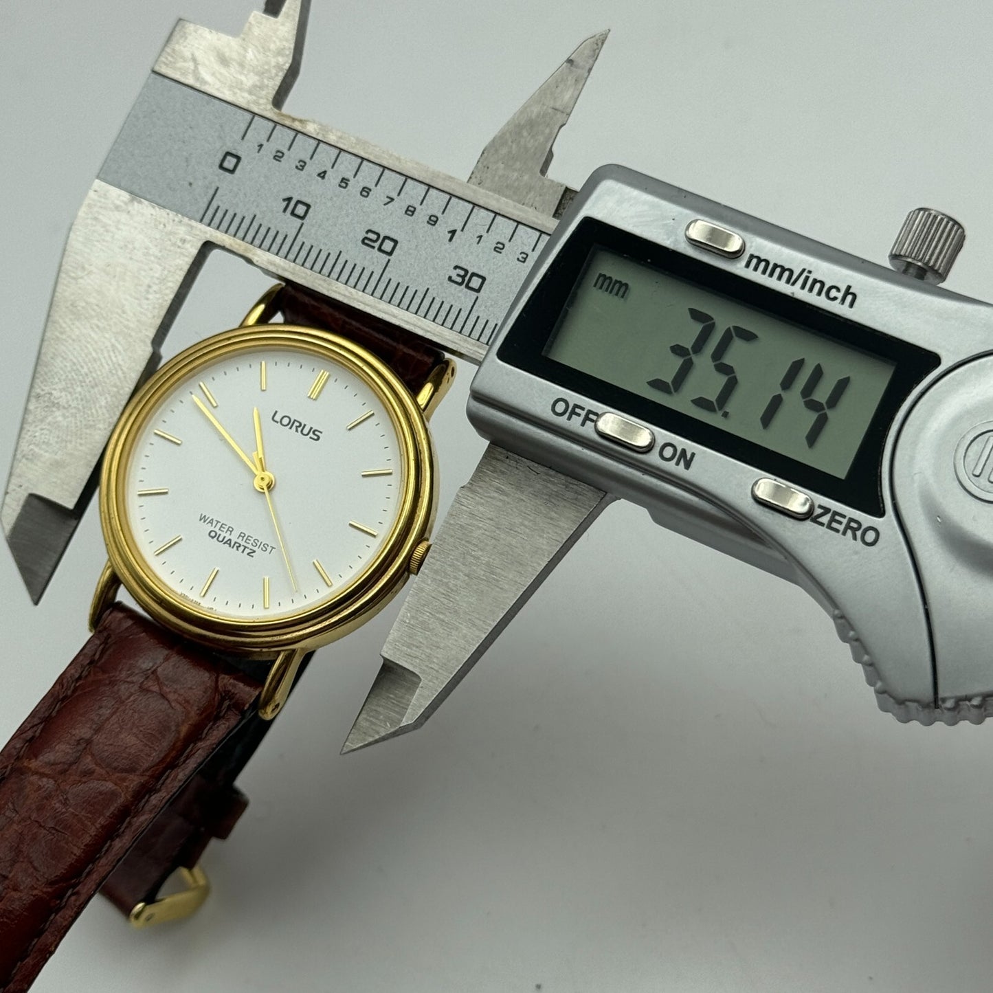 34mm Working Lorus V501-8B30 Vintage Quartz Watch Unisex New Battery 8.5 Inches