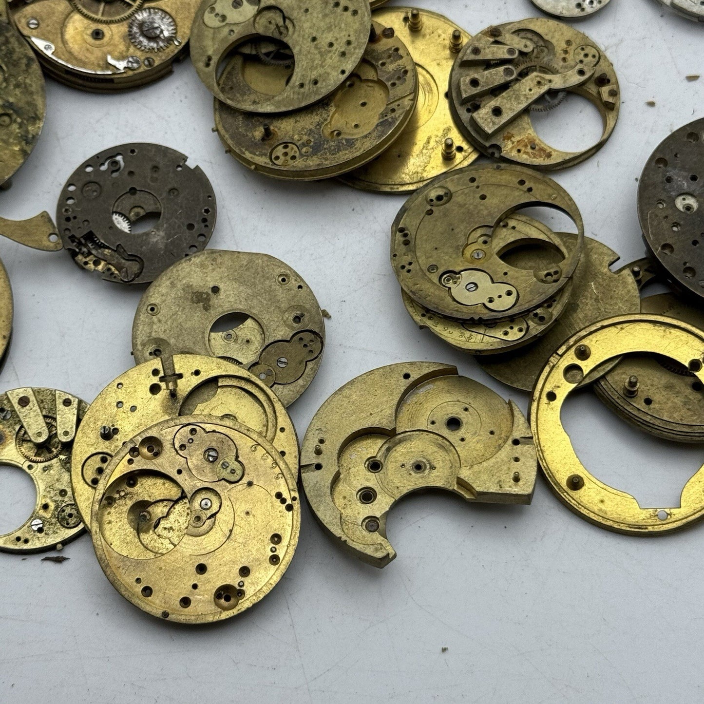 770 Grams Job Lot Of Pocket Watch Movements Parts For Spares / Repairs / Parts