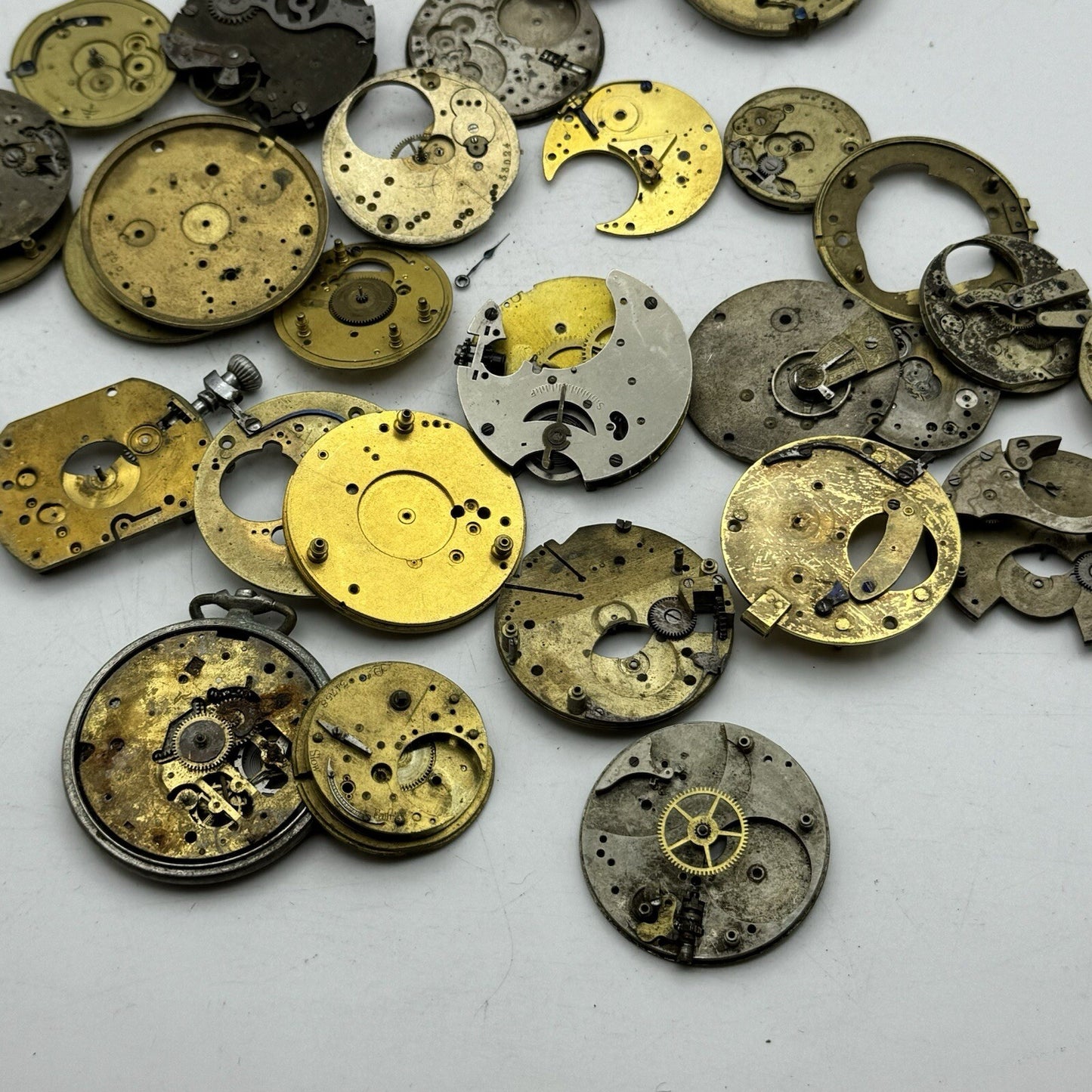 510 Grams Job Lot Of Pocket Watch Movements Parts For Spares / Repairs / Parts
