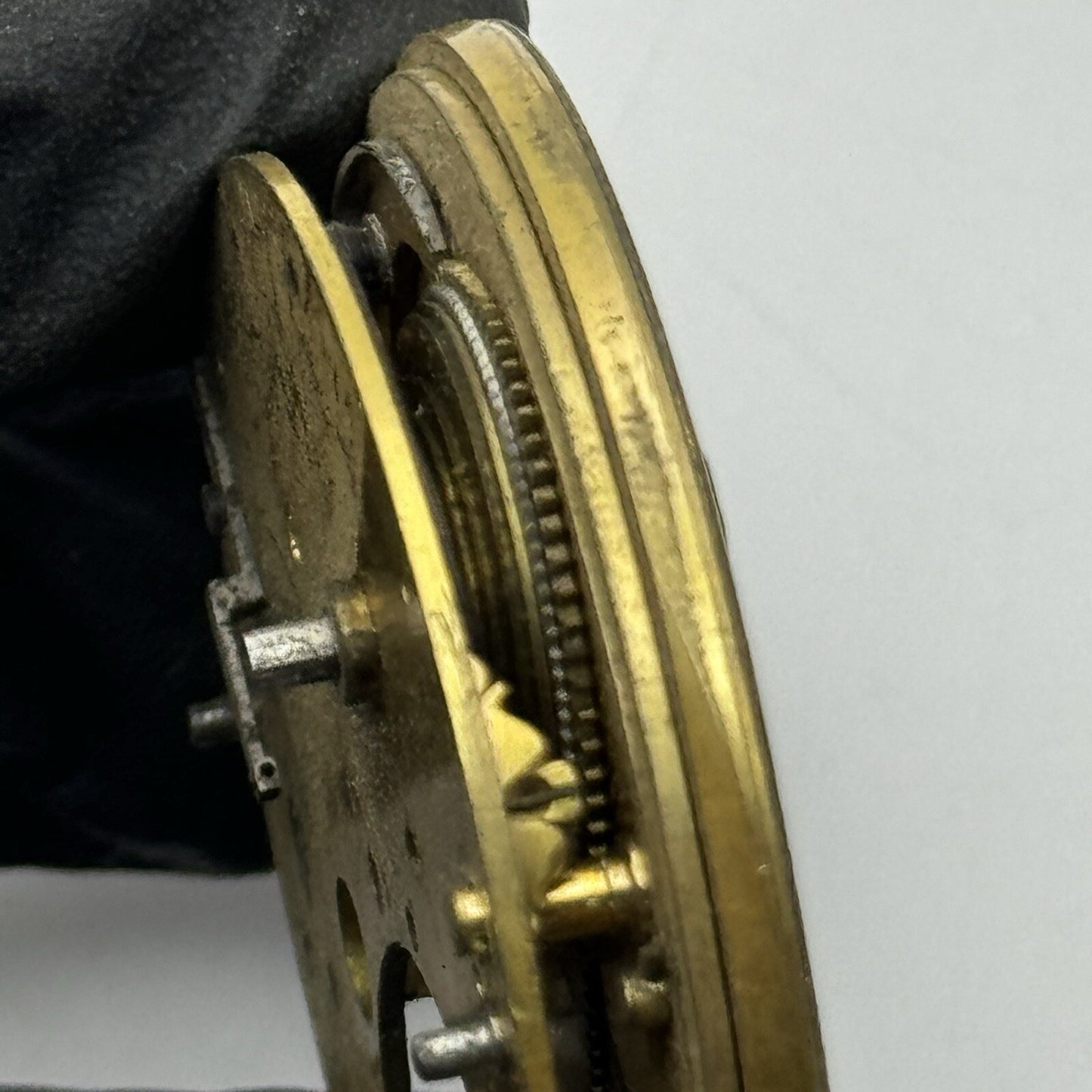 47.8mm Unidentified London Pocket Watch Movement Roman Numerals Dial FOR PARTS