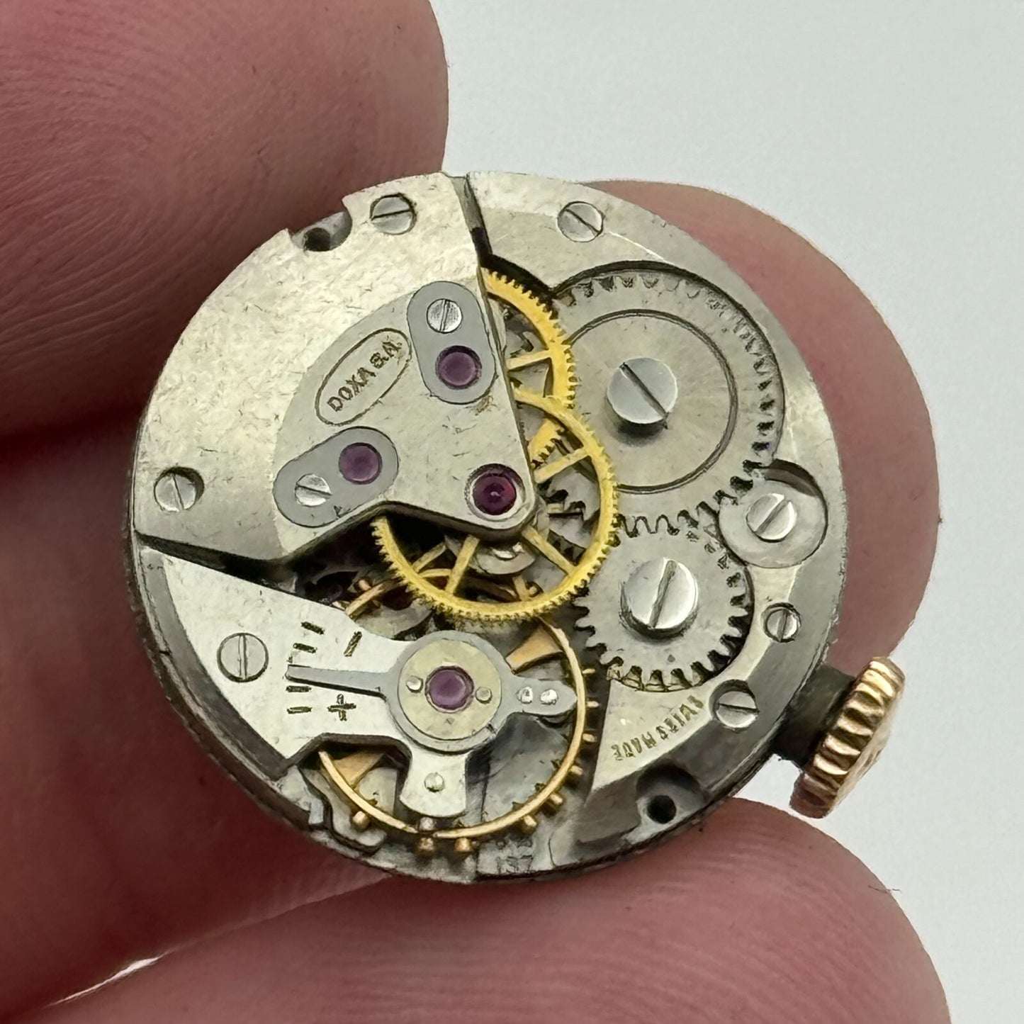 19.6mm Doxa Cal 137 8 3/4 Manual Wind Watch Movement Swiss Made Vintage PARTS