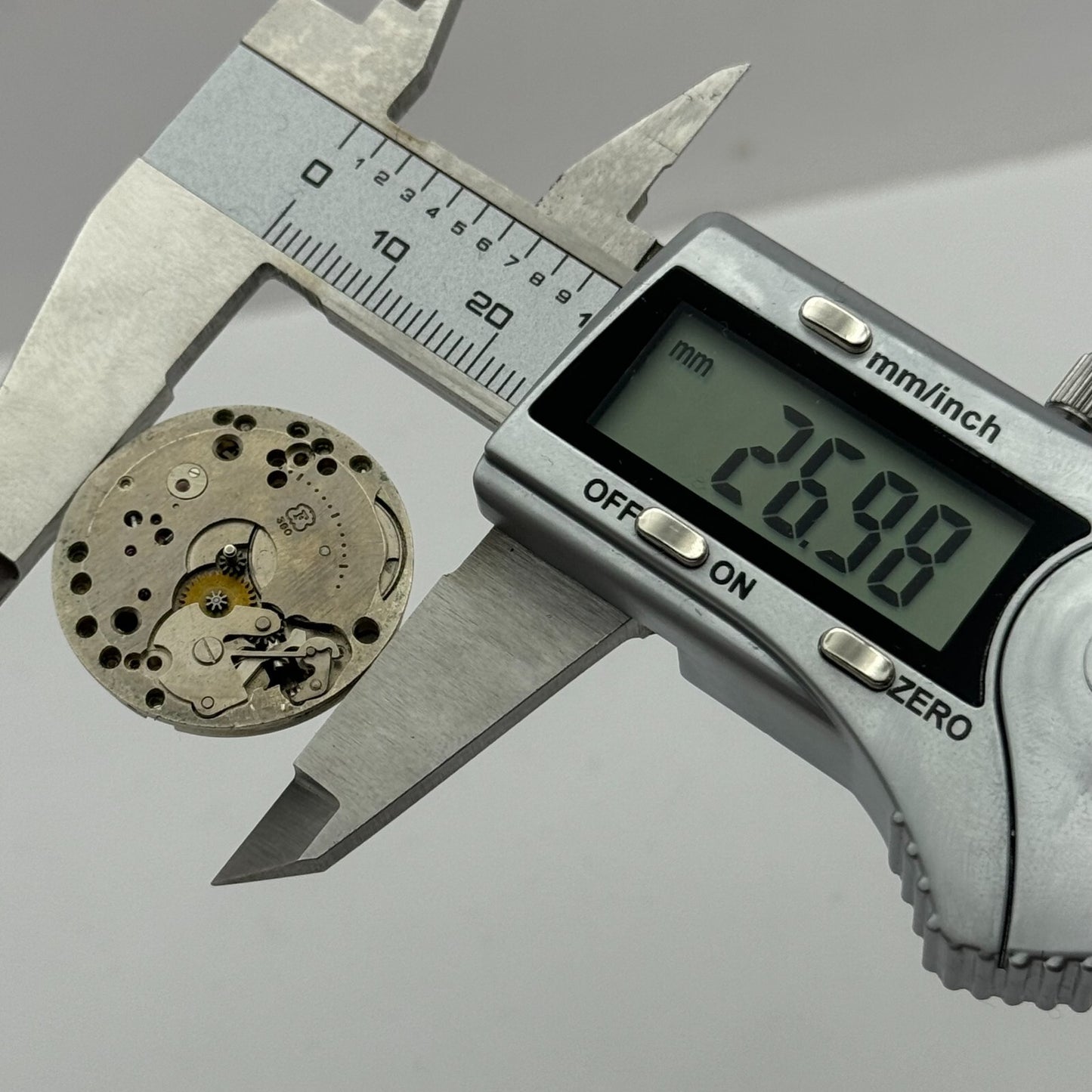 26.9mm Majex Felsa F 390 Manual Wind Watch Movement Swiss Vintage PARTS SPARES
