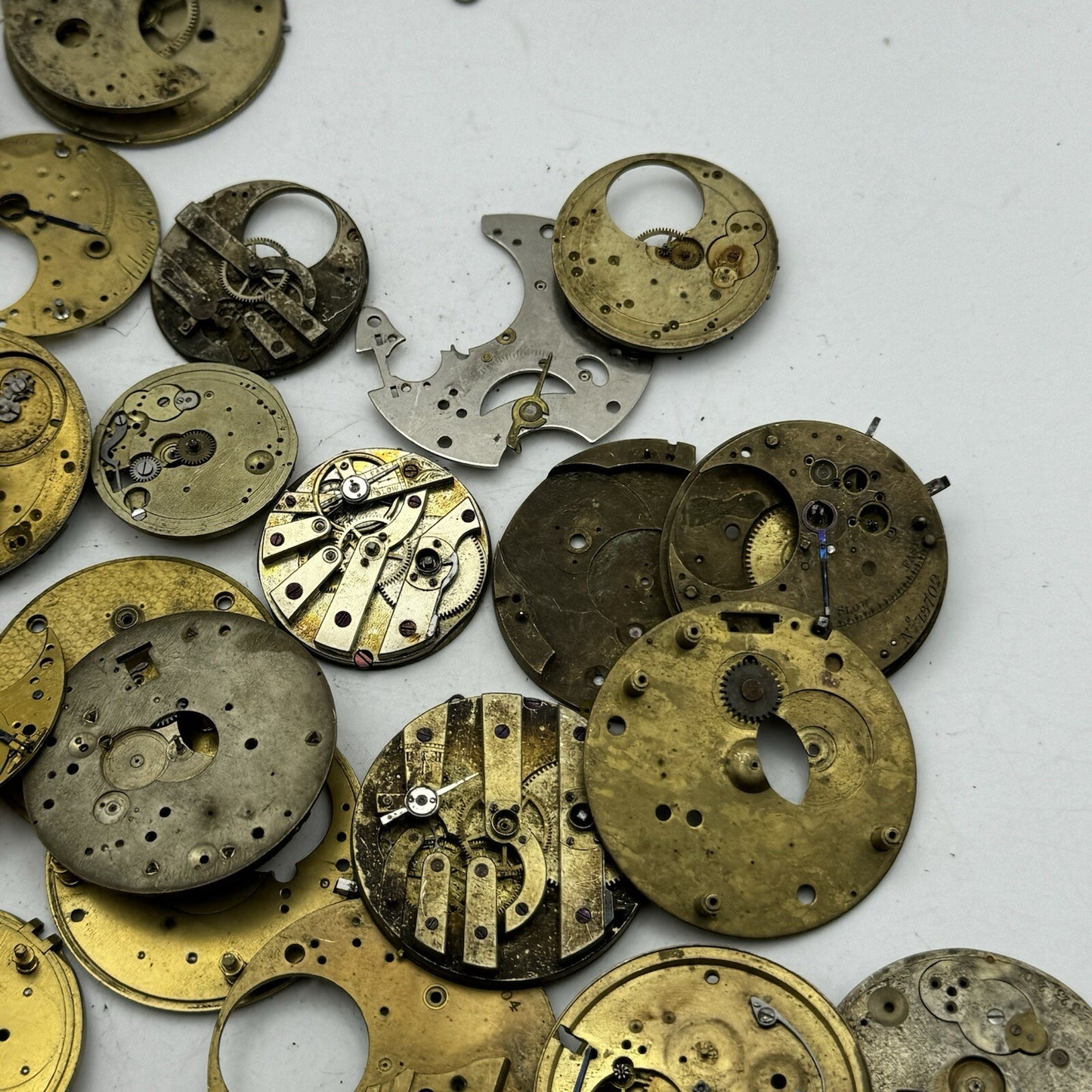 550 Grams Job Lot Of Pocket Watch Movements Parts For Spares / Repairs / Parts