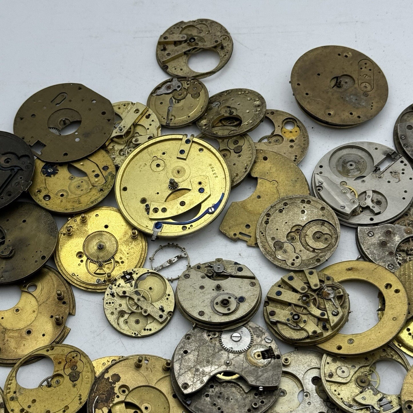 650 Grams Job Lot Of Pocket Watch Movements Parts For Spares / Repairs / Parts
