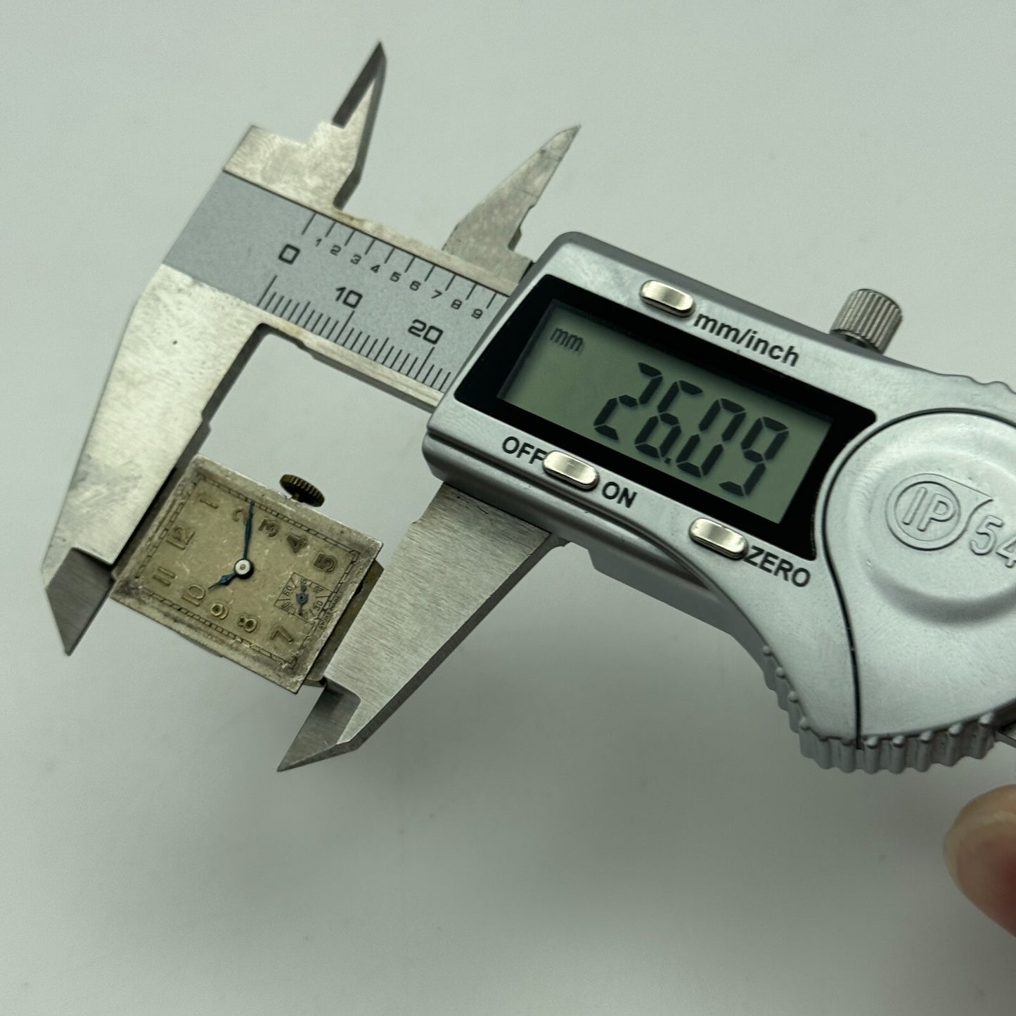 17.7mm Running Marvin Cal 610 Manual Wind Tank Watch Movement Vintage PARTS