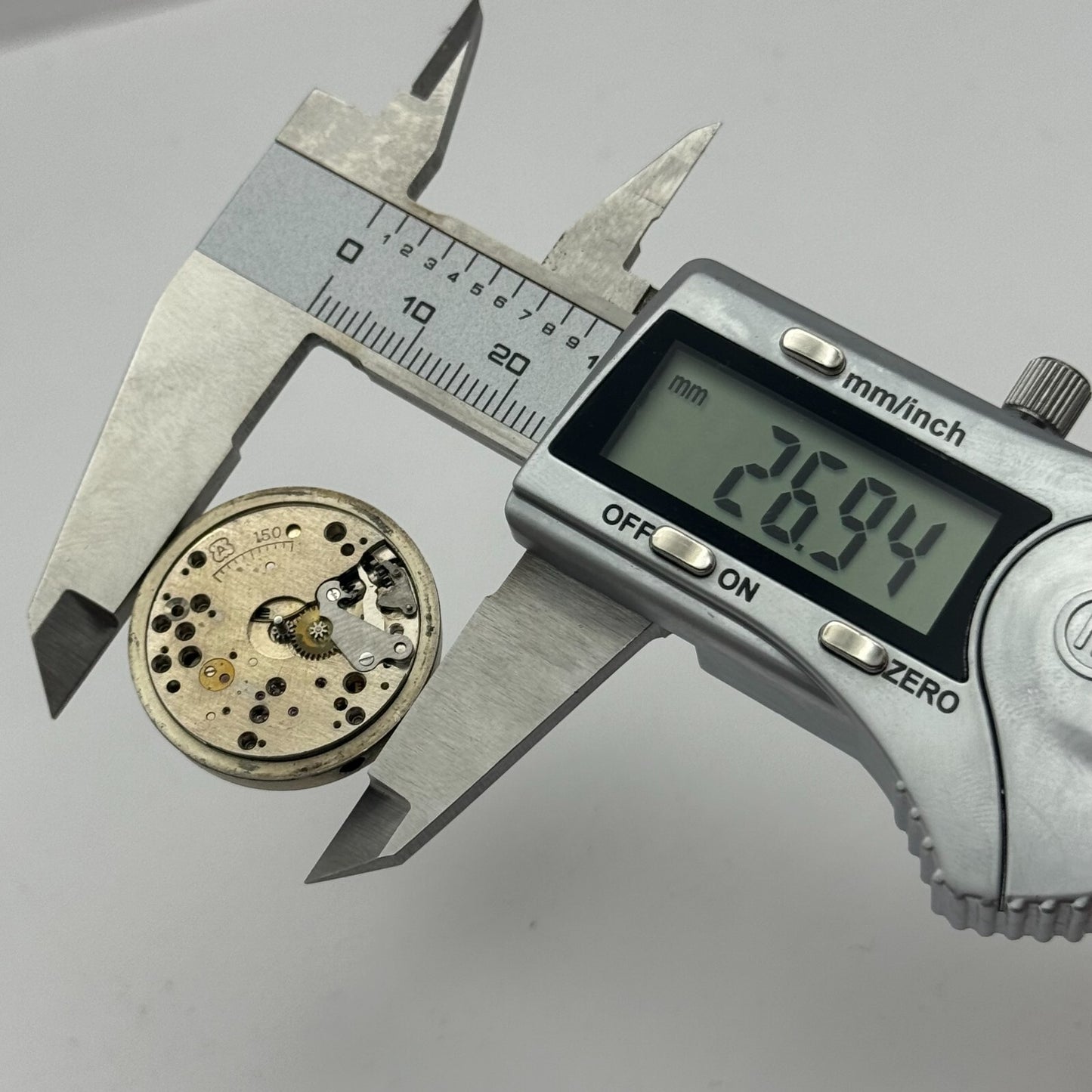 23.6mm Arogno A 150 Manual Wind 15 Jewels Vintage Swiss Watch Movement PARTS