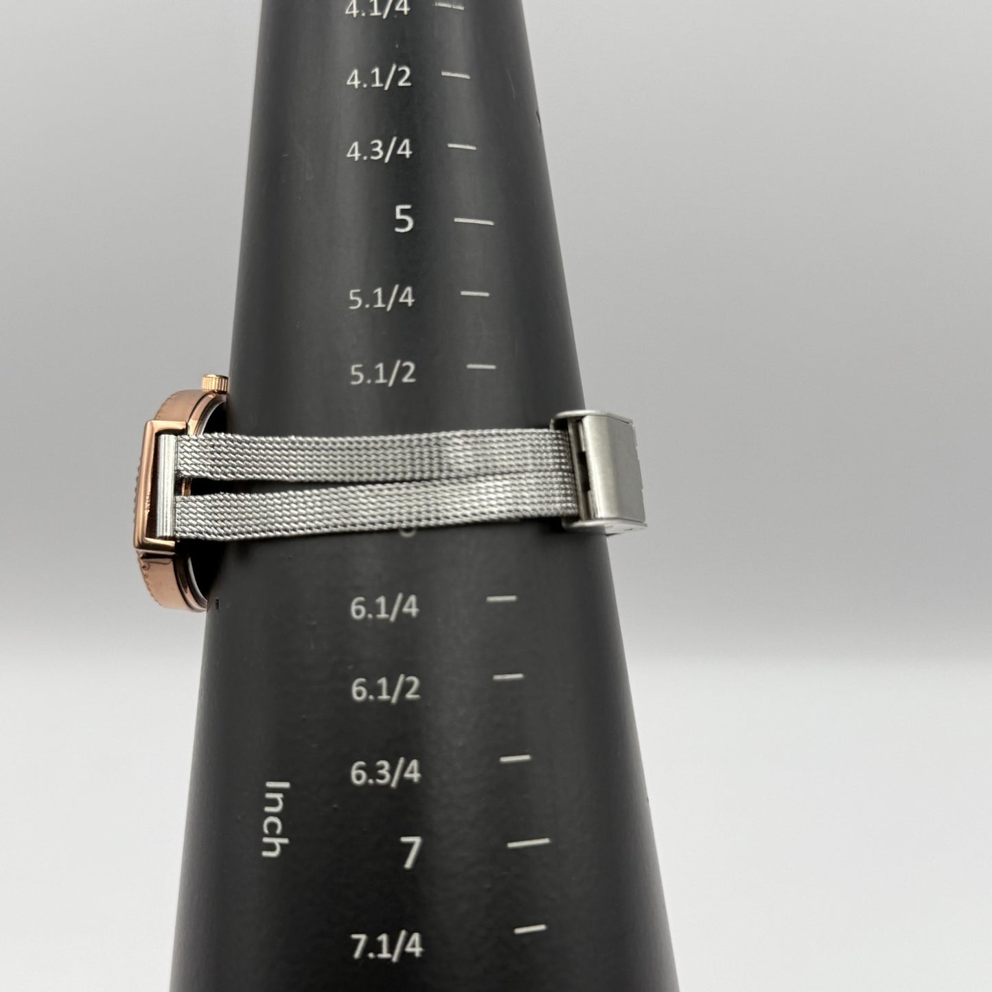 Avon Ladies Quartz Watch Crystal Accents Dial Mesh Strap Working 28mm 6 Inches