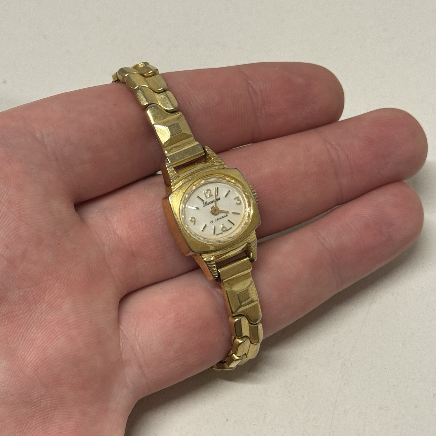 17mm WORKING Vintage Ladies Lucerne Manual Wind Expandable Cal 5001 Mvt Watch