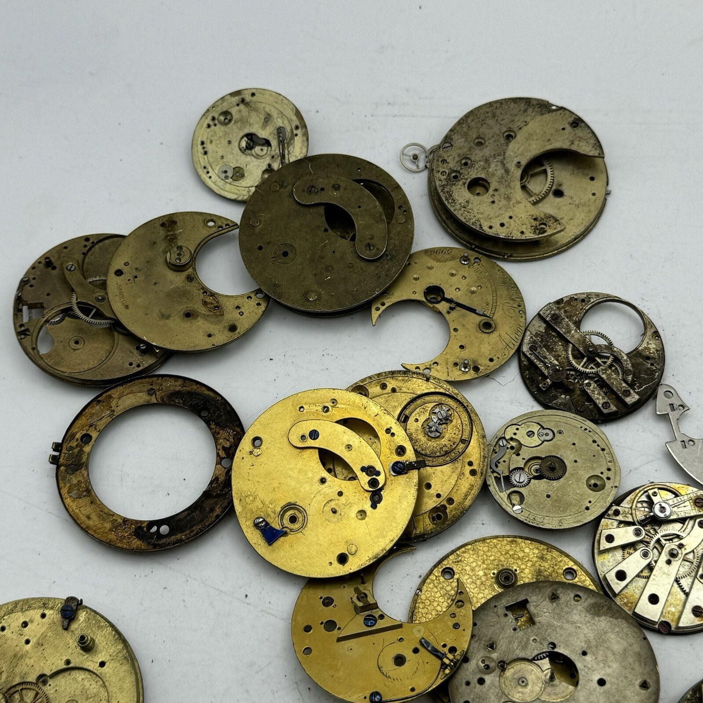 550 Grams Job Lot Of Pocket Watch Movements Parts For Spares / Repairs / Parts