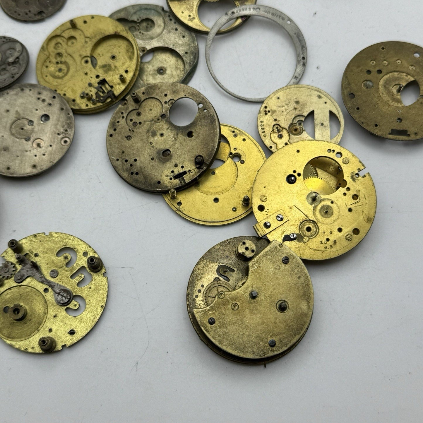 630 Grams Job Lot Of Pocket Watch Movements Parts For Spares / Repairs / Parts
