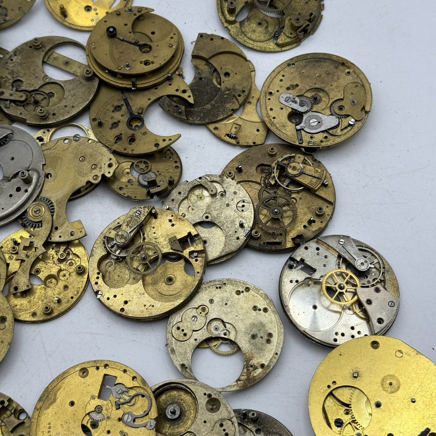 570 Grams Job Lot Of Pocket Watch Movements Parts For Spares / Repairs / Parts