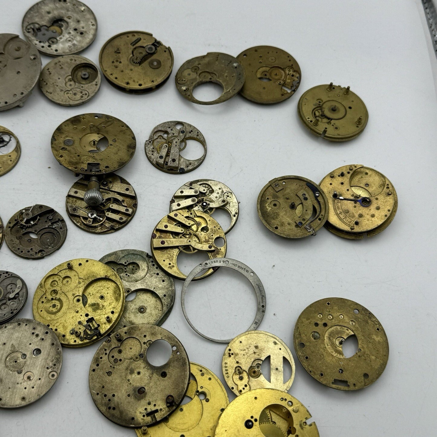 630 Grams Job Lot Of Pocket Watch Movements Parts For Spares / Repairs / Parts