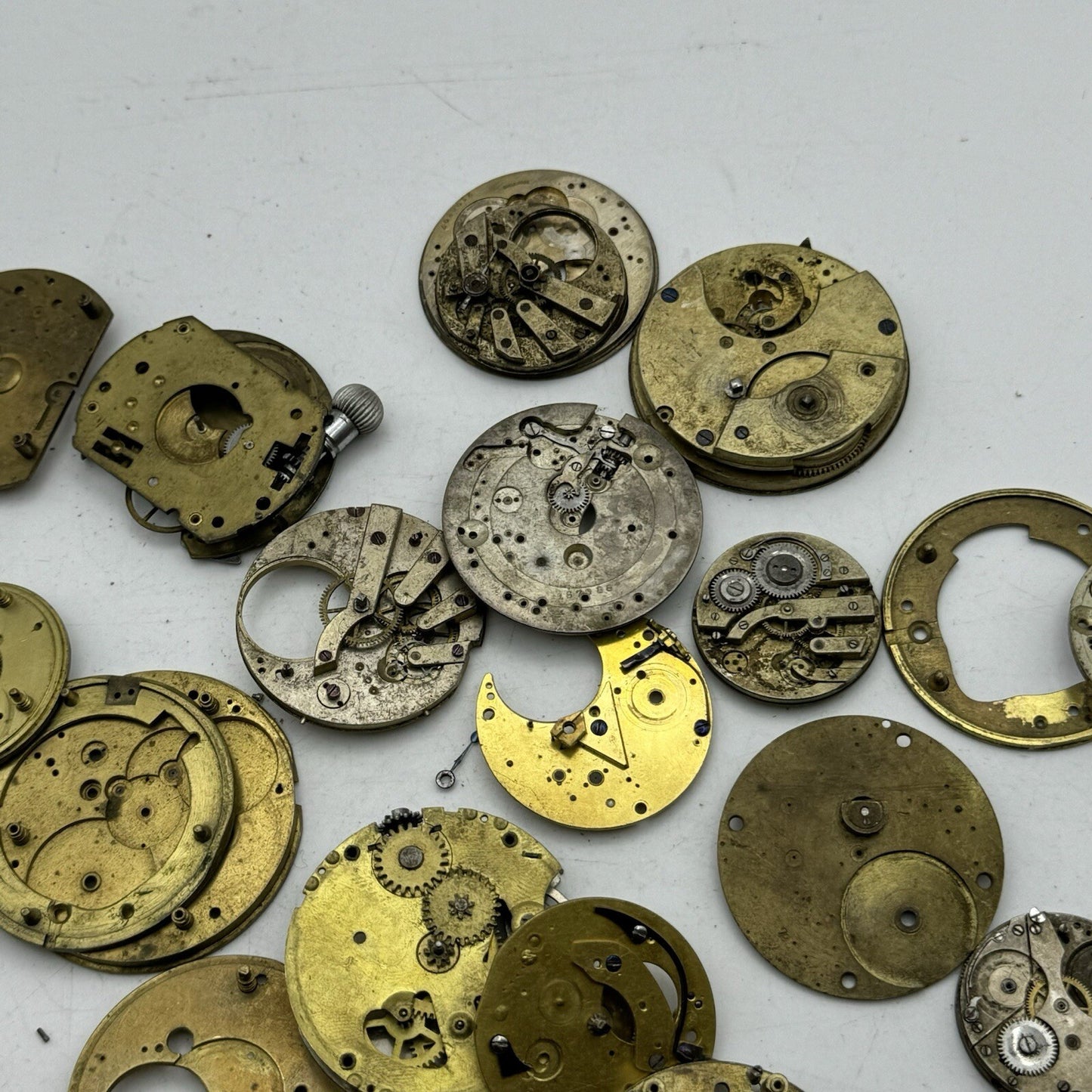 510 Grams Job Lot Of Pocket Watch Movements Parts For Spares / Repairs / Parts