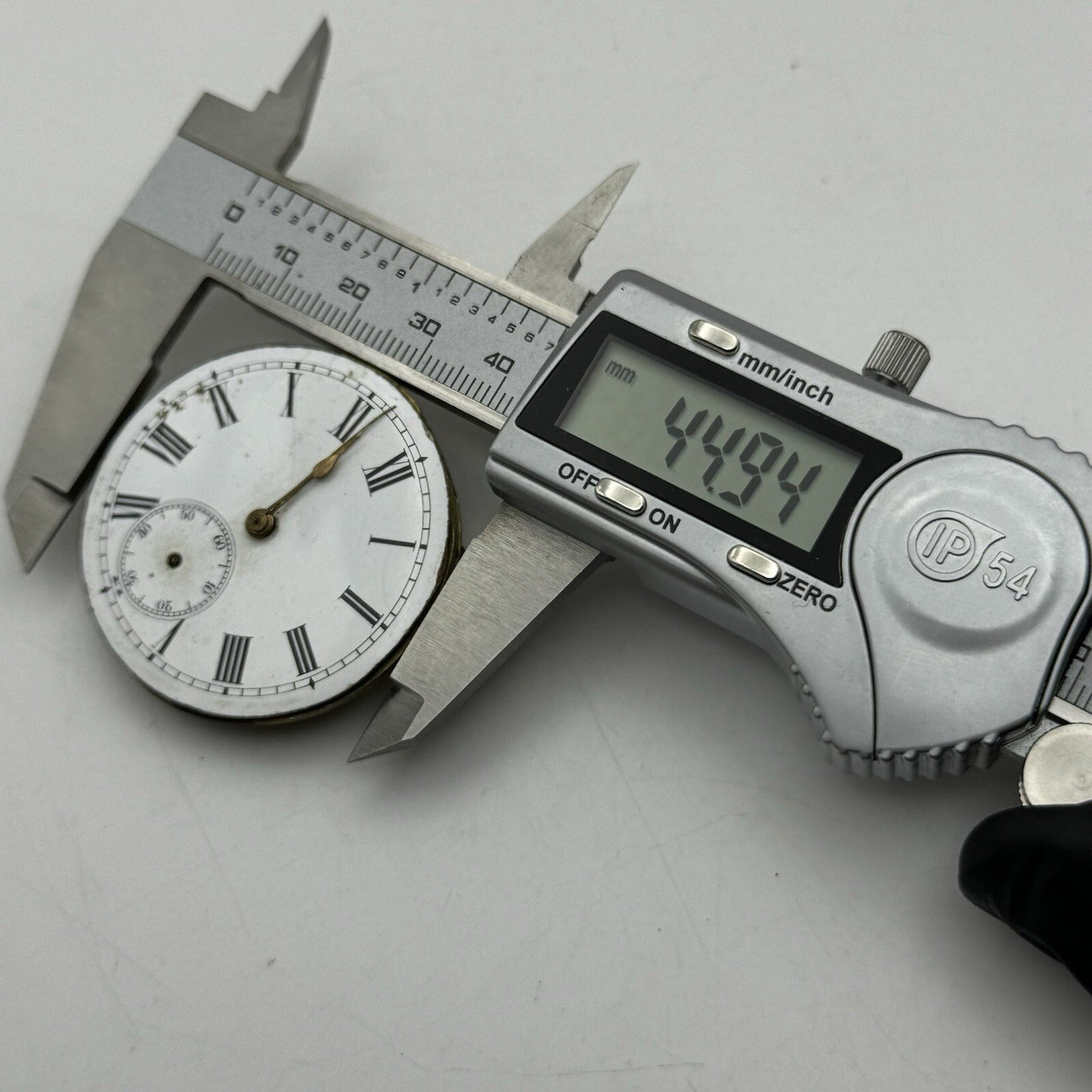 44.9mm Unidentified Pocket Watch Movement Roman Numerals Dial FOR PARTS