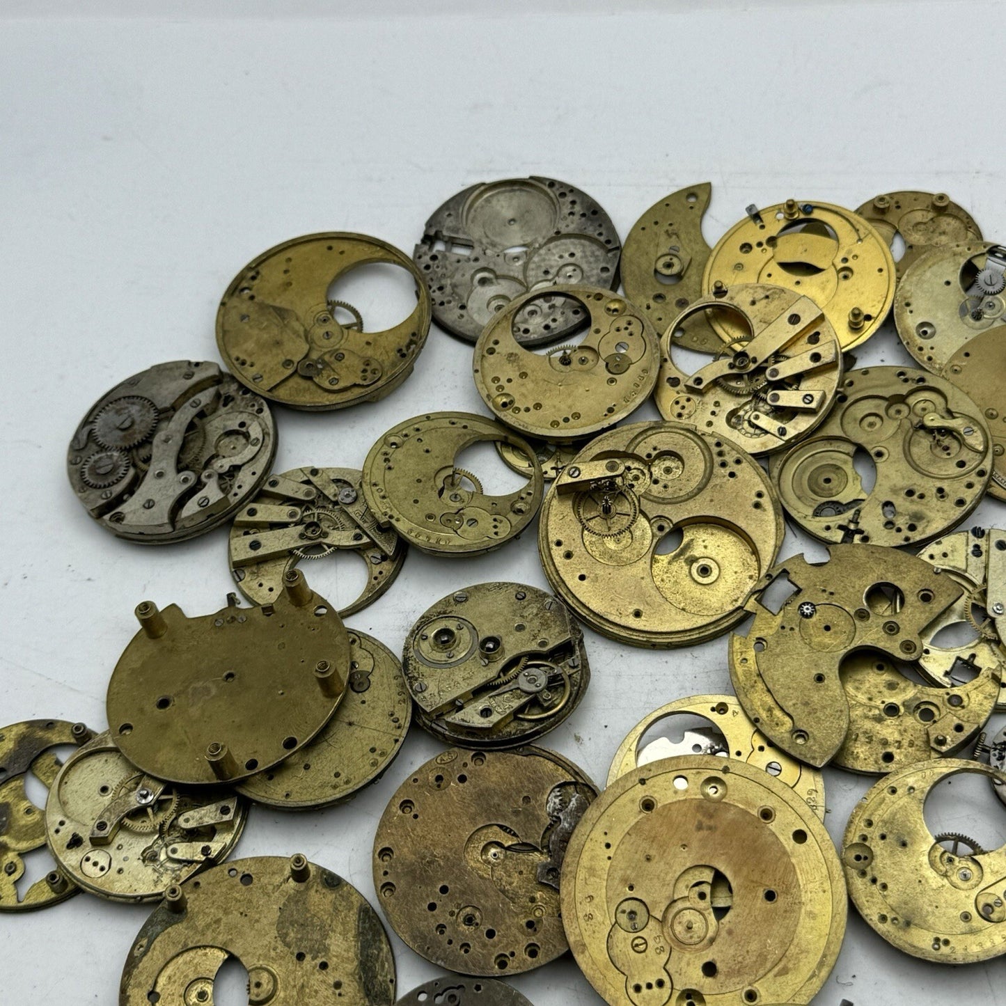 770 Grams Job Lot Of Pocket Watch Movements Parts For Spares / Repairs / Parts
