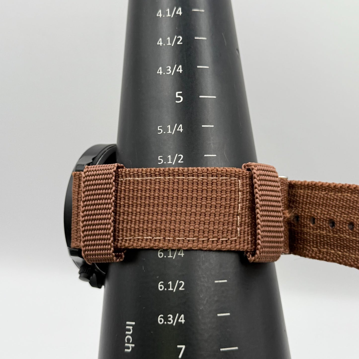 Xinew Men’s Quartz Chronograph Watch Calendar Dial Brown Strap Working 43mm