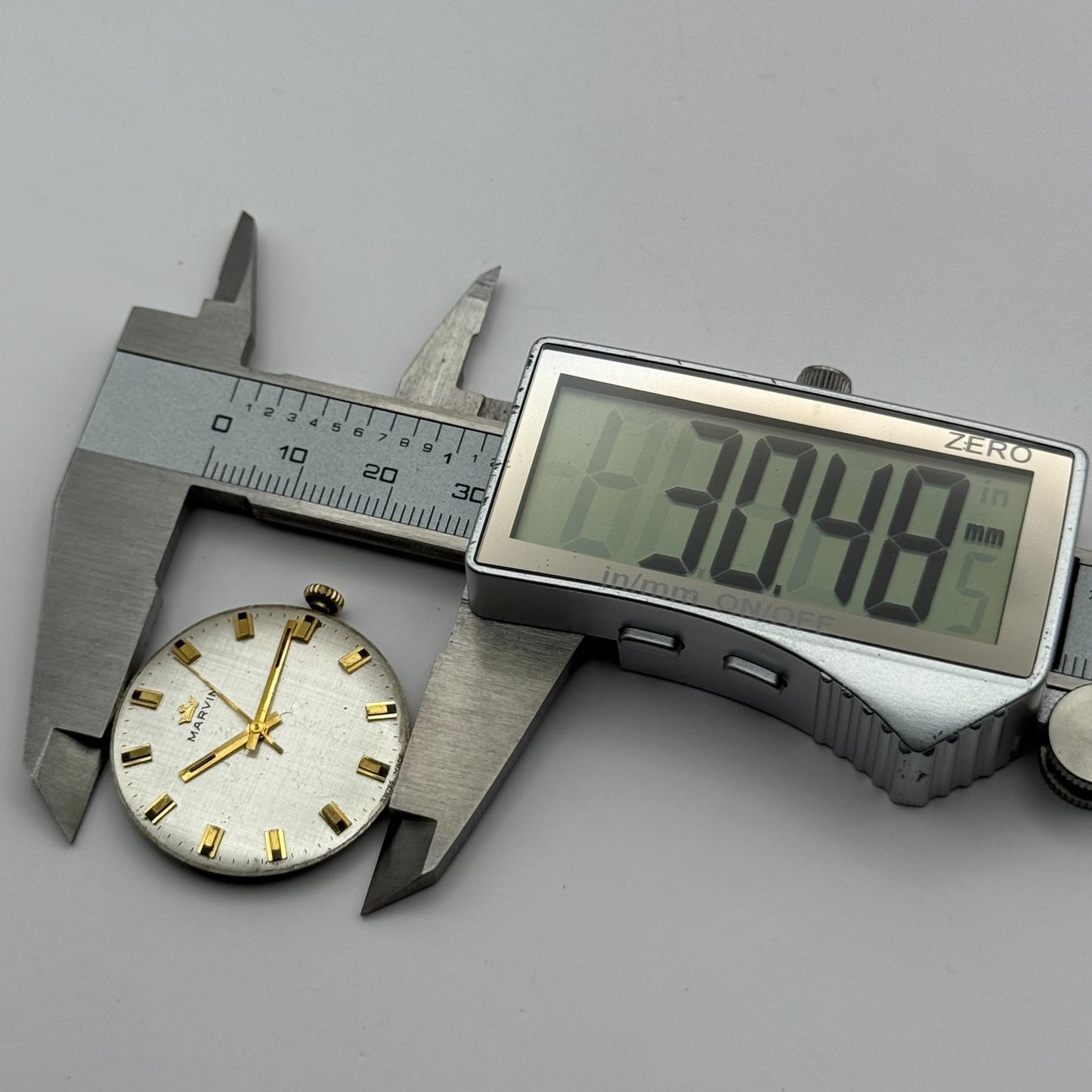 Marvin 621 Watch Movement Manual Wind Vintage Swiss 17 Jewels Parts 25.9mm