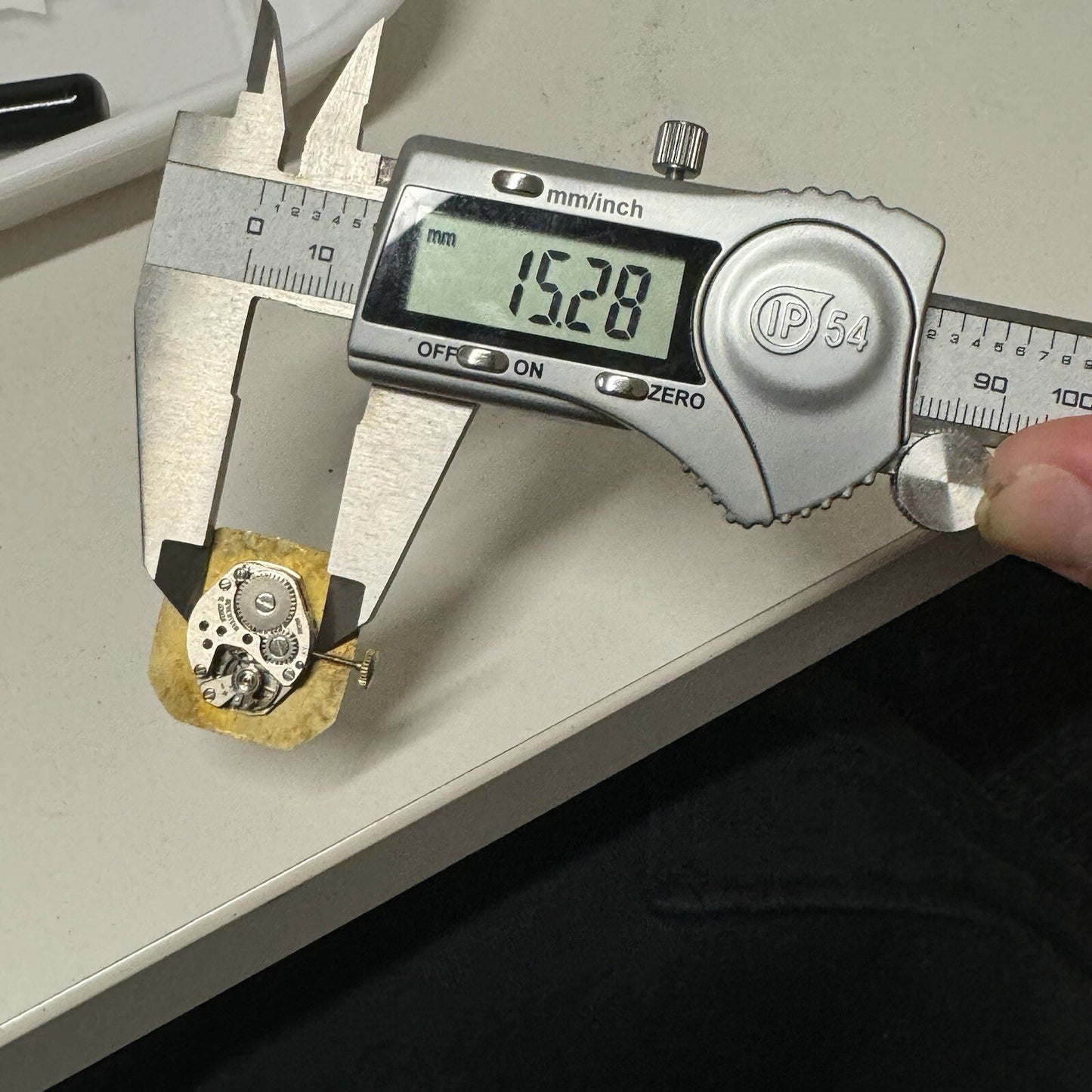 27mm Ladies Manual Wind RUNS BUT STOPS Regency Milanese Gold Tone Watch