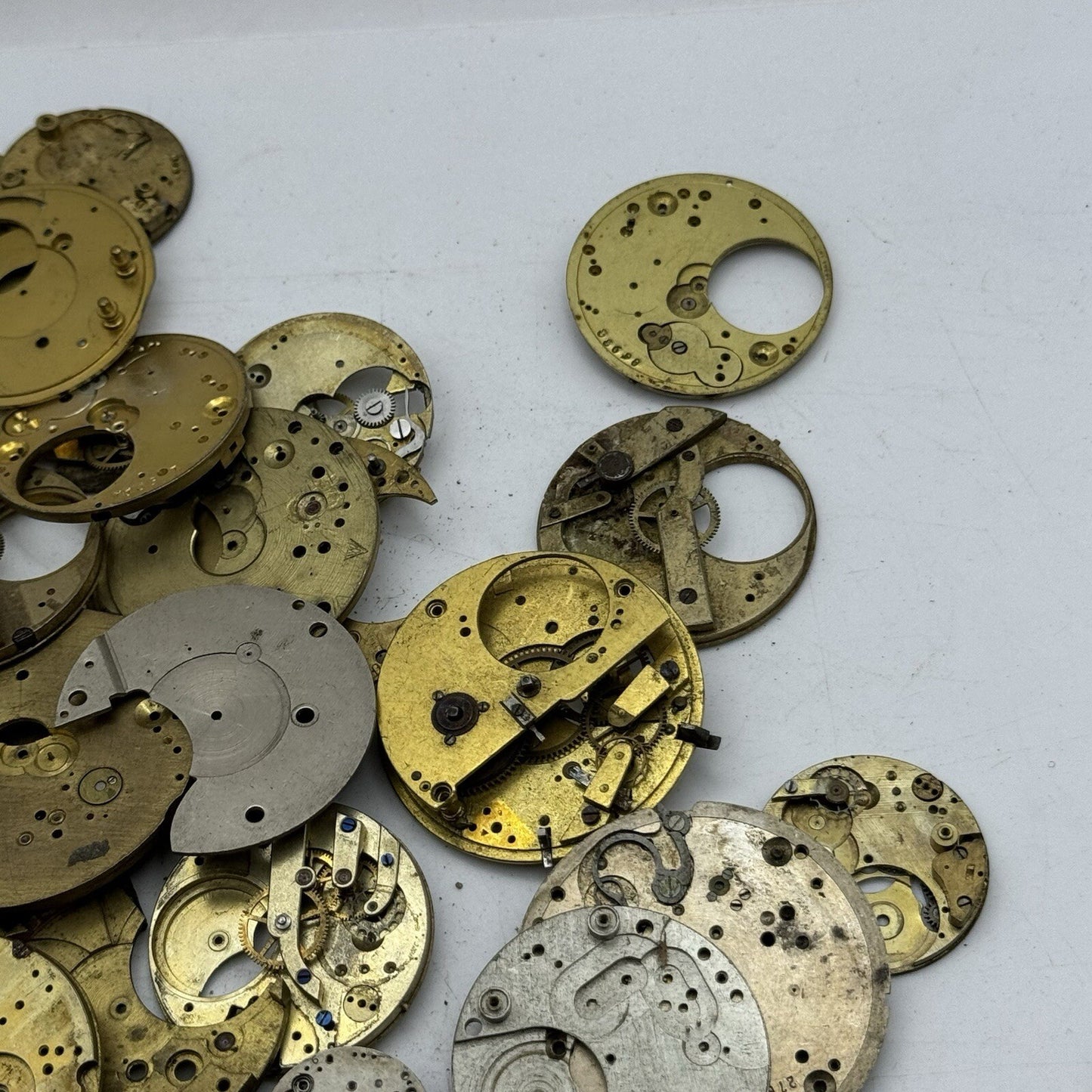 770 Grams Job Lot Of Pocket Watch Movements Parts For Spares / Repairs / Parts