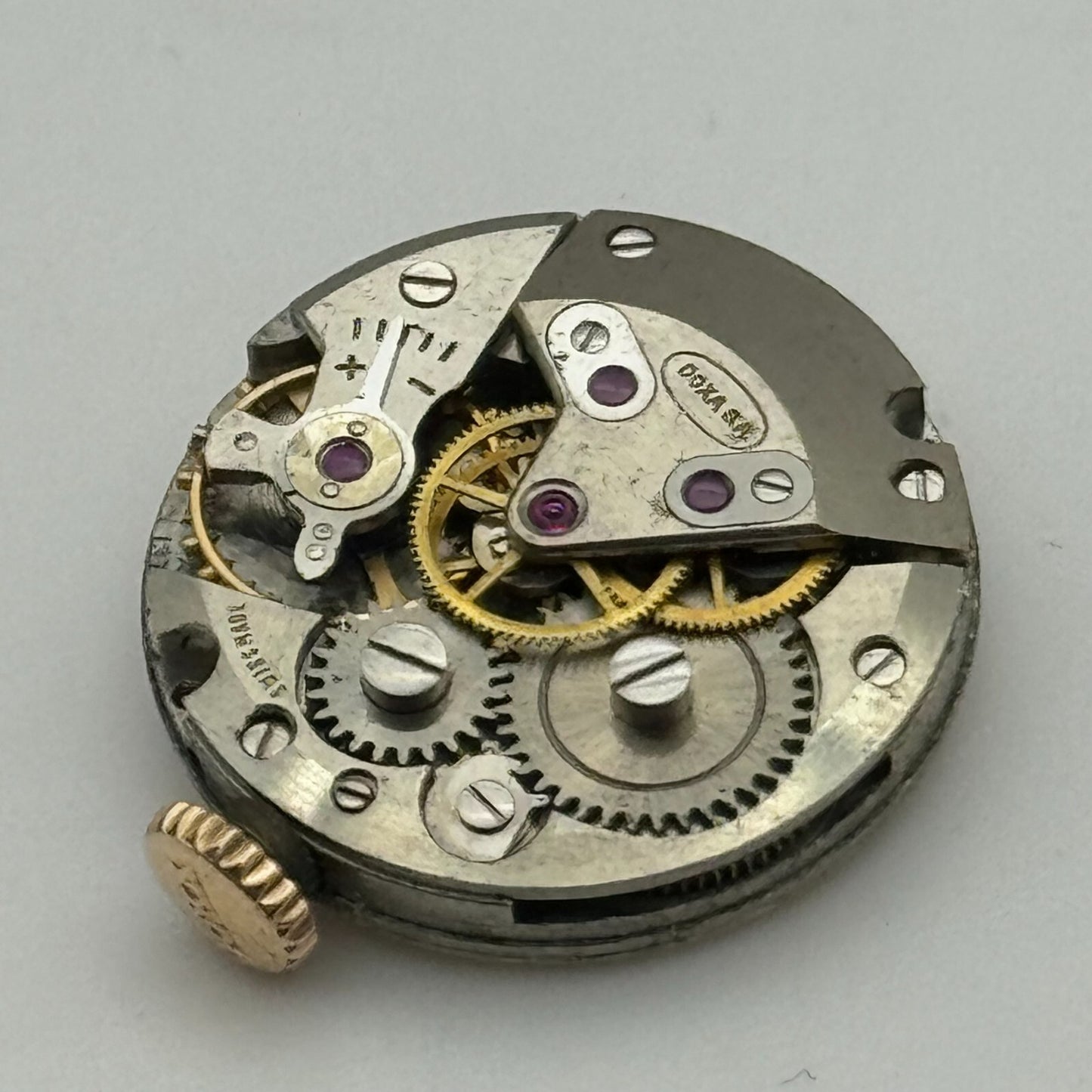 19.6mm Doxa Cal 137 8 3/4 Manual Wind Watch Movement Swiss Made Vintage PARTS