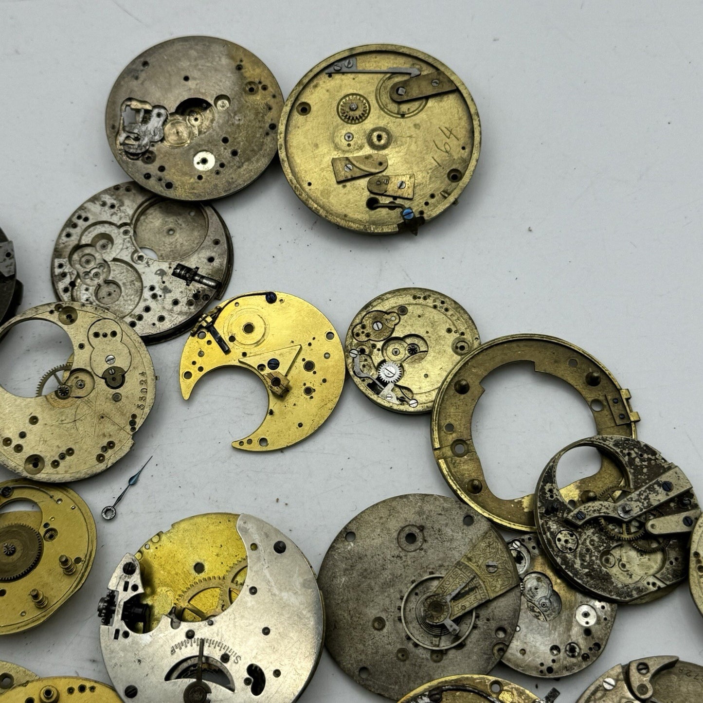 510 Grams Job Lot Of Pocket Watch Movements Parts For Spares / Repairs / Parts