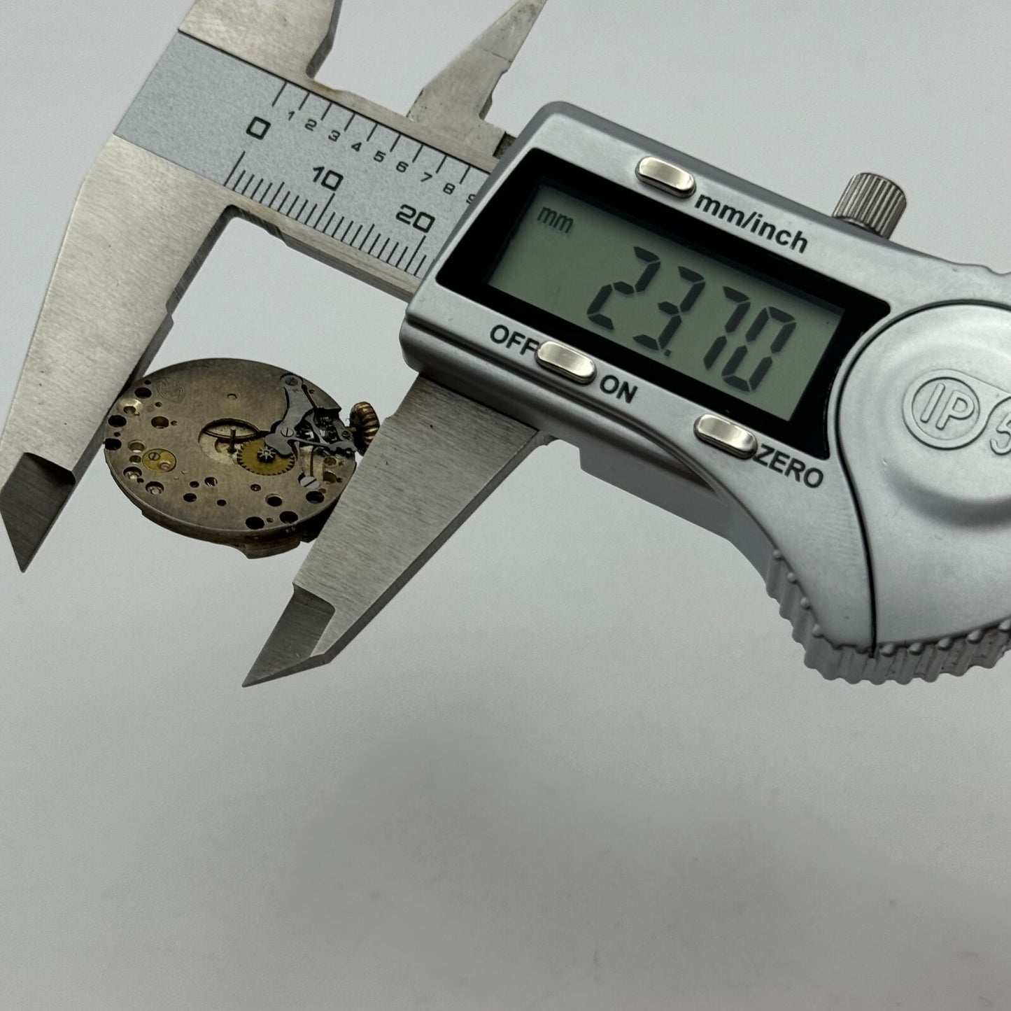 23.7mm Arogno Cal 34 Manual Wind Swiss 15 Jewels Watch Movement Vintage PARTS
