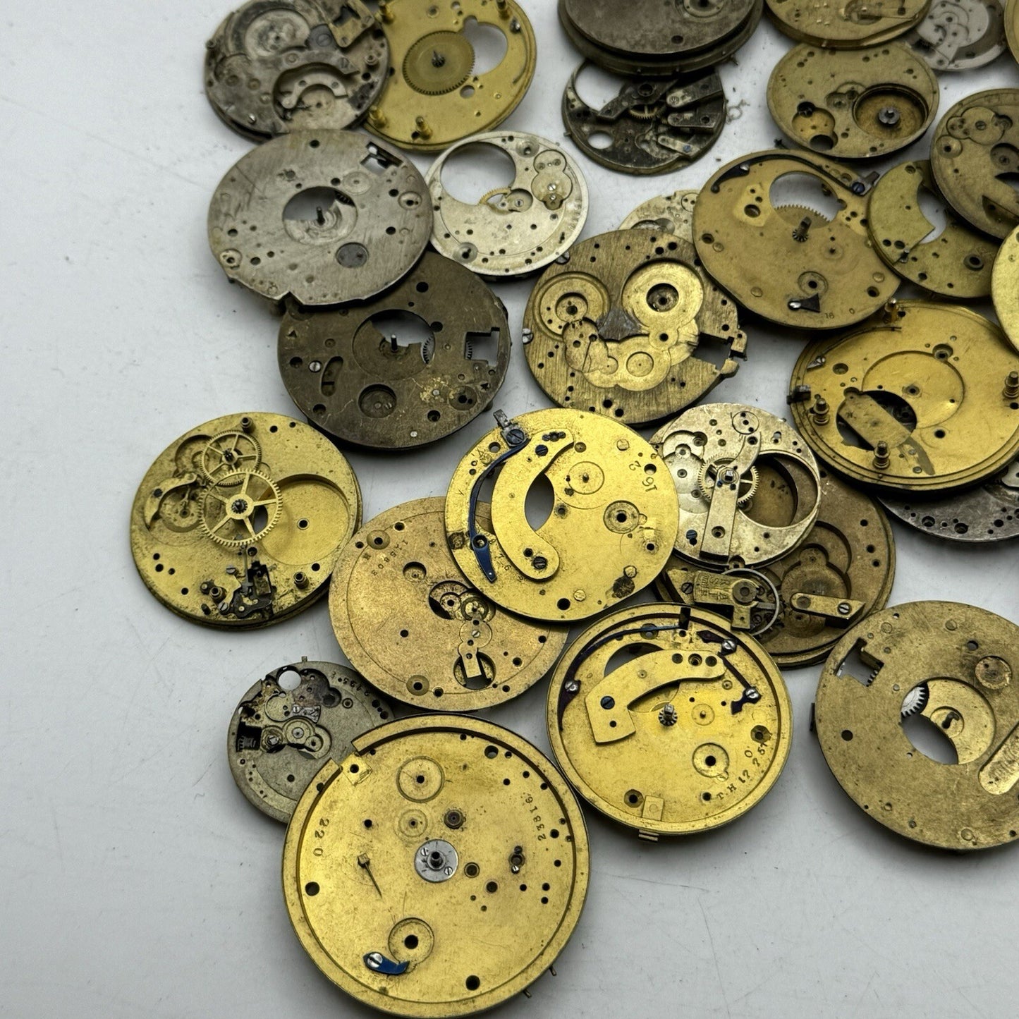 570 Grams Job Lot Of Pocket Watch Movements Parts For Spares / Repairs / Parts