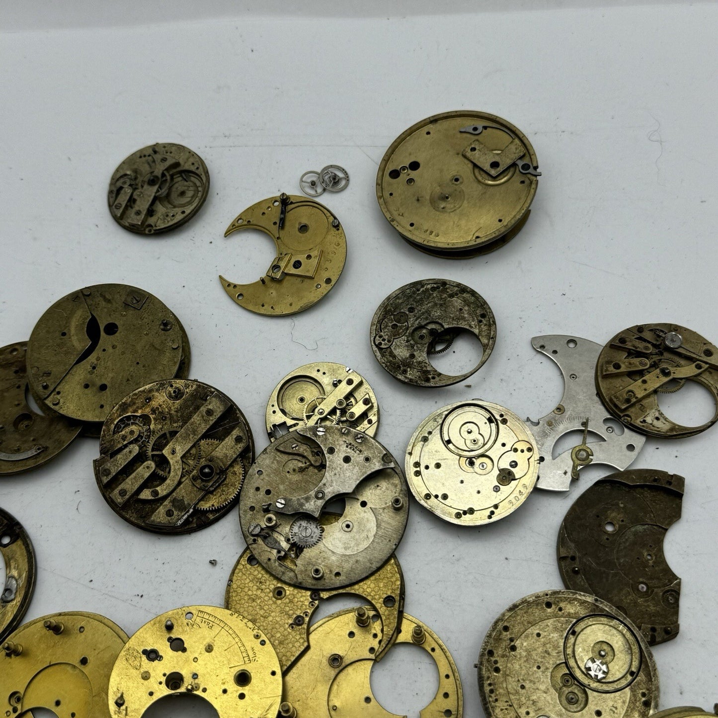 550 Grams Job Lot Of Pocket Watch Movements Parts For Spares / Repairs / Parts