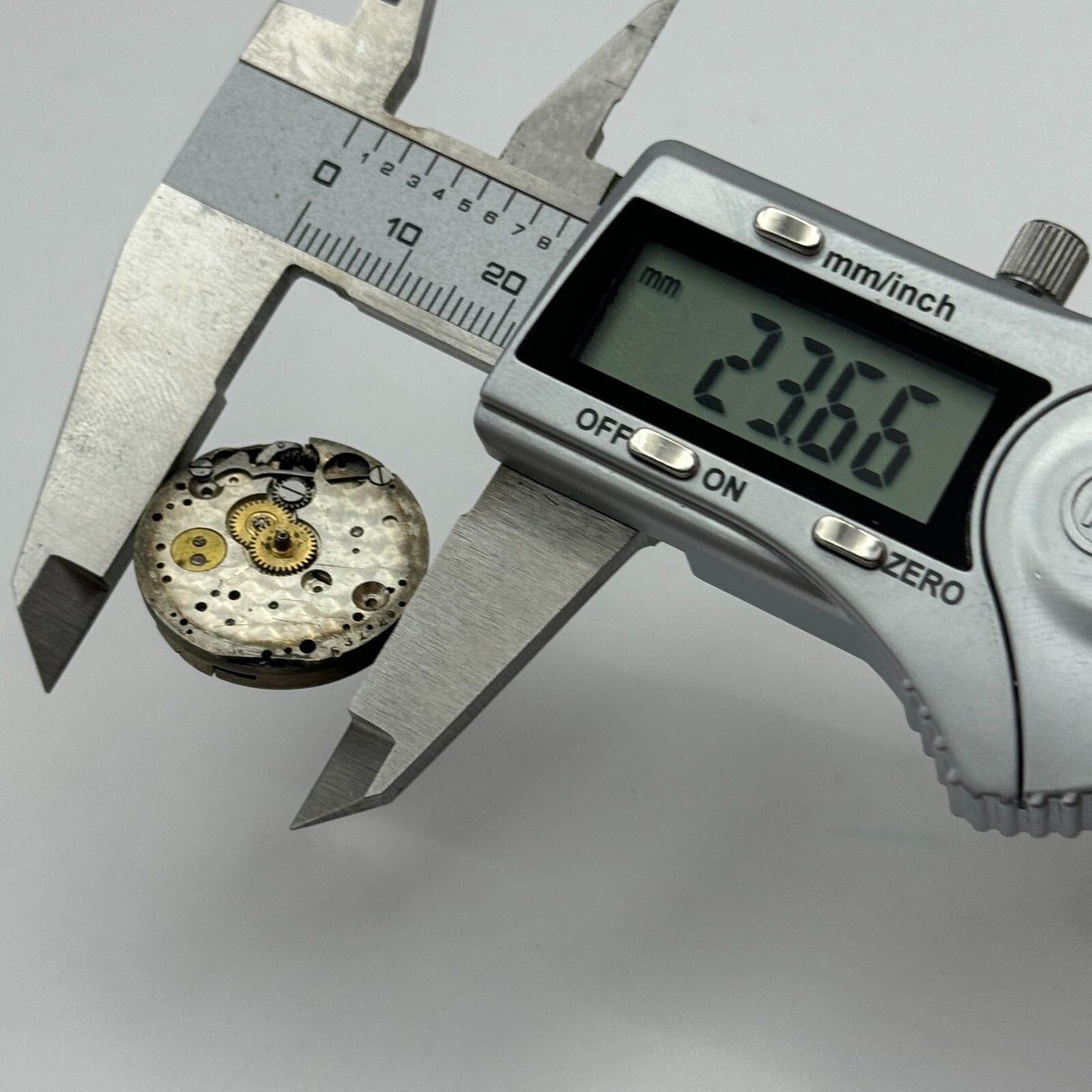 23.6mm Unidentified 15 Jewels Swiss Vintage Manual Wind Watch Movement PARTS