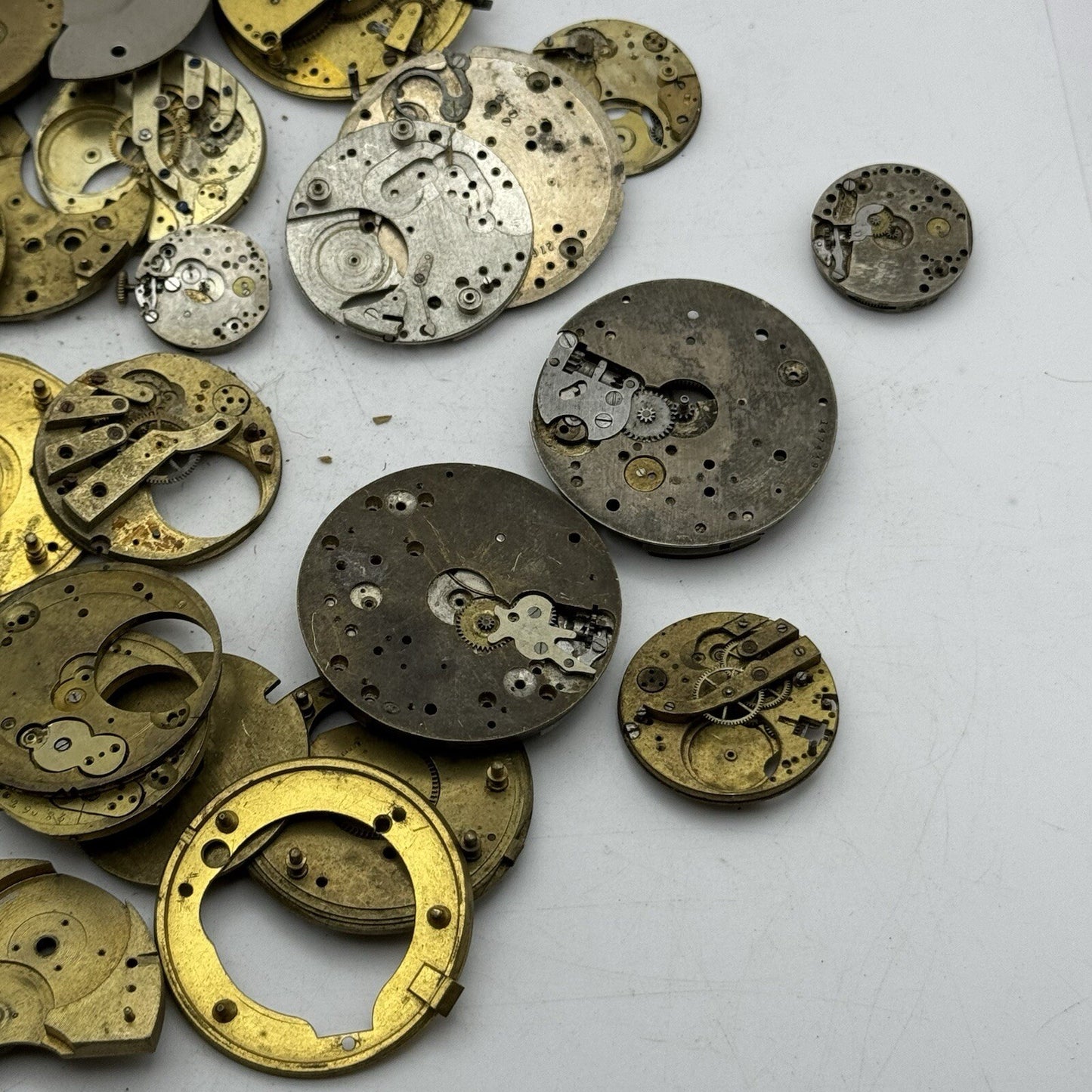 770 Grams Job Lot Of Pocket Watch Movements Parts For Spares / Repairs / Parts
